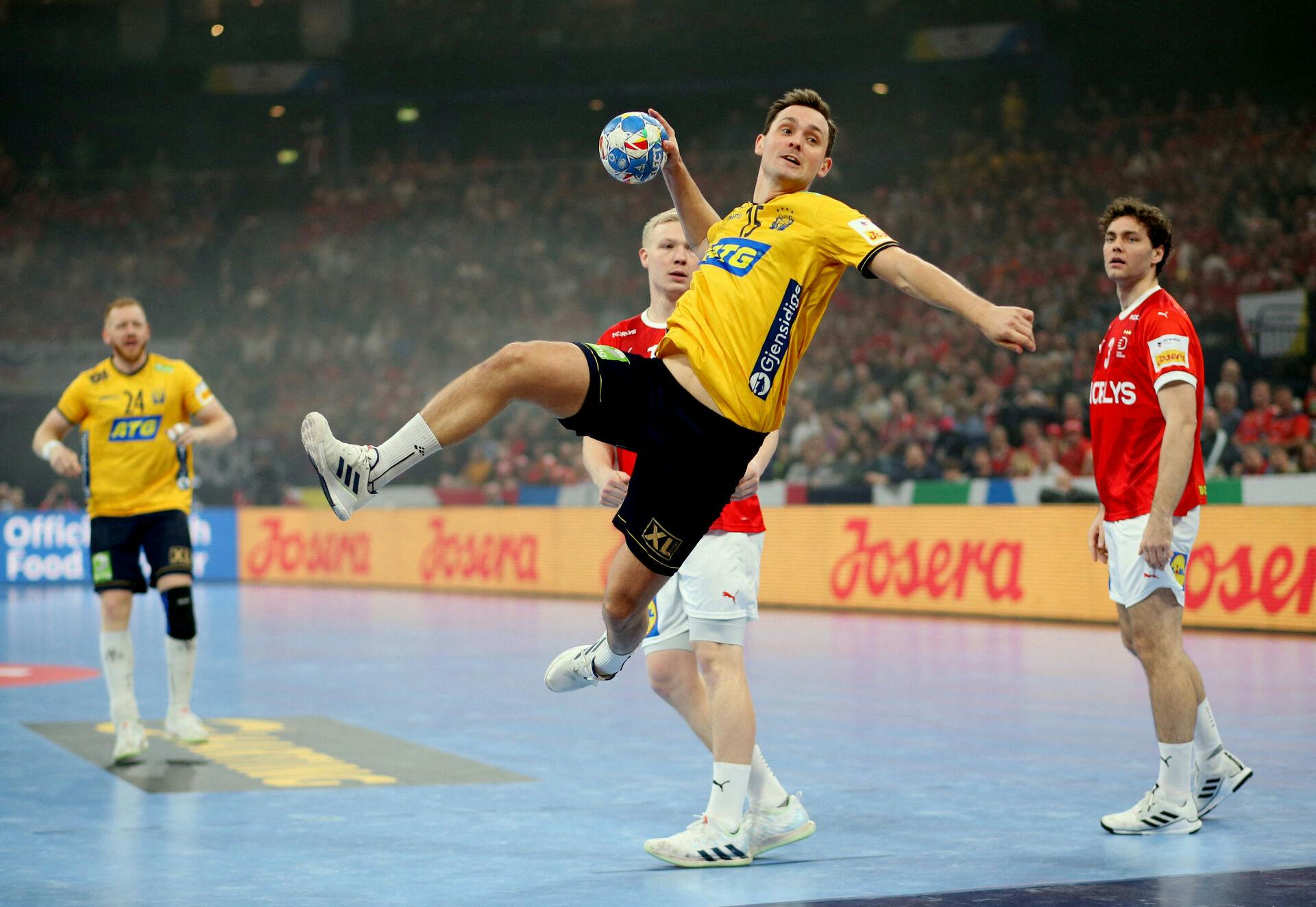 Handball - EHF 2024 Men's European Handball Championship - Main Round - Denmark v Sweden - Barclays Arena, Hamburg, Germany - January 19, 2024 Sweden's Hampus Wanne in action REUTERS/Cathrin Mueller