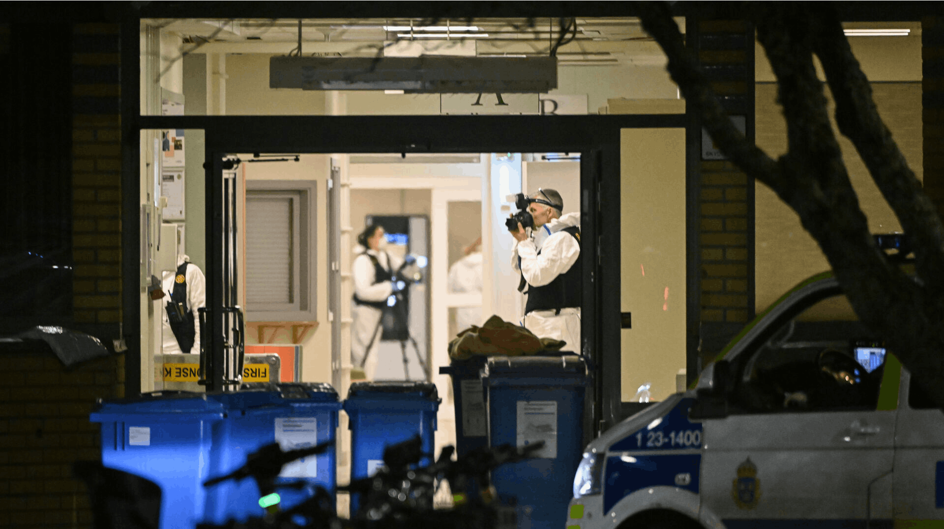 Politiets teknikere arbejdede til sent tirsdag aften i forsøget på at få overblik, efter tragedien var en realitet.