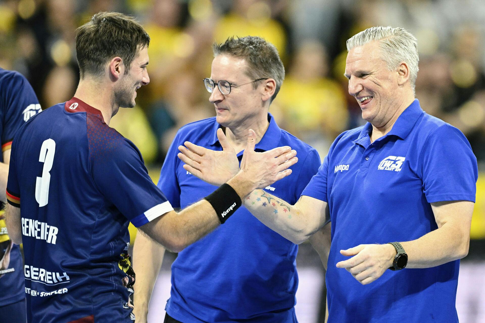 04 February 2025, Baden-W'rttemberg, Mannheim: Handball: Farewell game for long-time national team captain Uwe Gensheimer, SAP Arena. Uwe Gensheimer (l) and Nikolaj Jacobsen, coach of the All-Star team, say goodbye. Photo by: Uwe Anspach/picture-alliance/dpa/AP Images