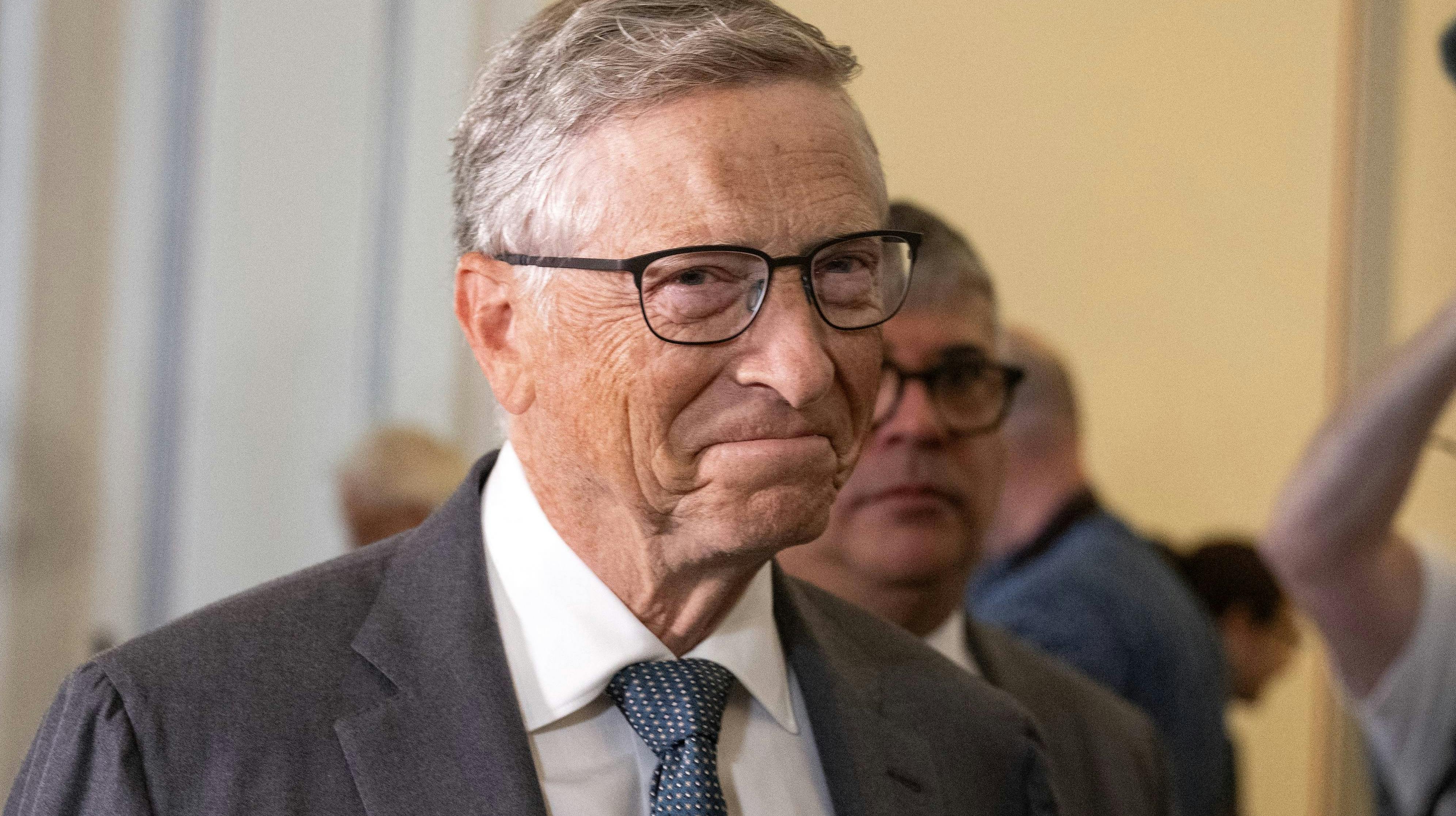 Bill Gates er længe blevet set med Paula Hurd, men har aldrig kaldt hende sin kæreste før sin nylige optræden i "The Daily Show".
