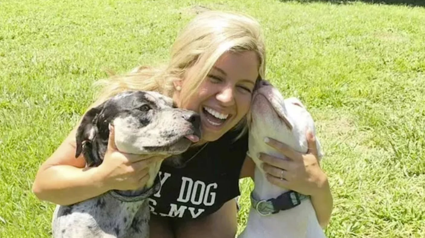 Amerikanske Shayna Crimo blev skambidt af sin elskede hund King, som hun havde haft i 11 år. Det var første gang, at hunden nogensinde havde været aggressiv over for hende.