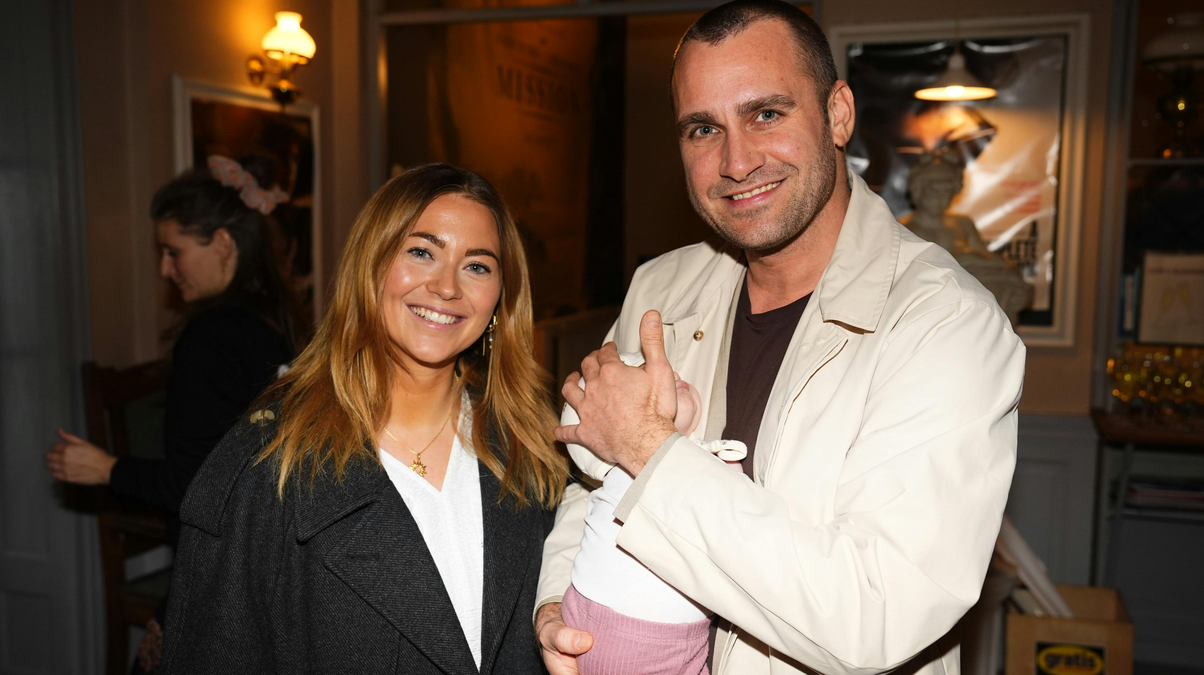 Helena Witt og Kasper Skak med datteren Augusta.