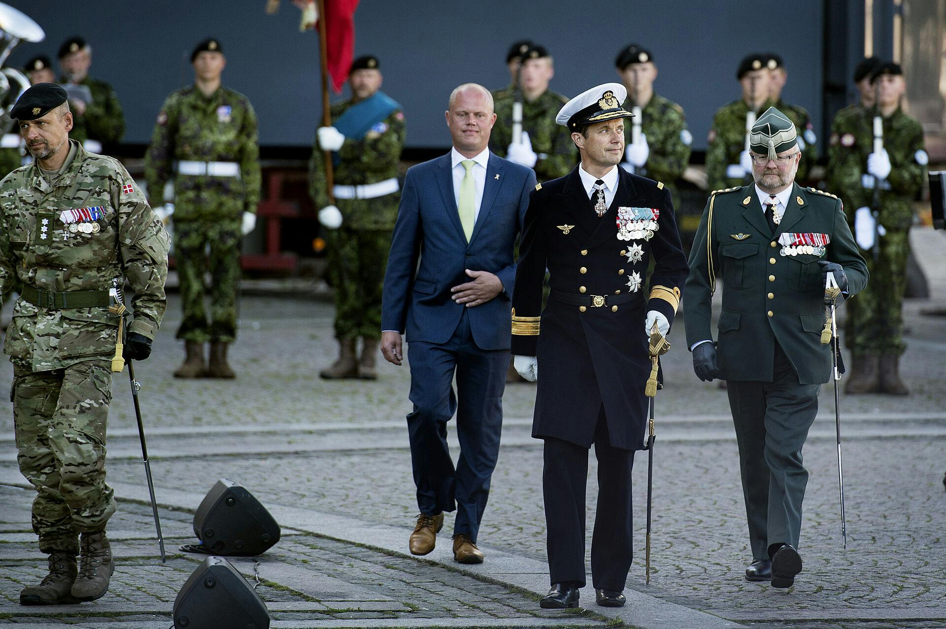 Daværende kronprins Frederik og forsvarsminister Peter Christensen (t.v.) ses her sammen i 2016.