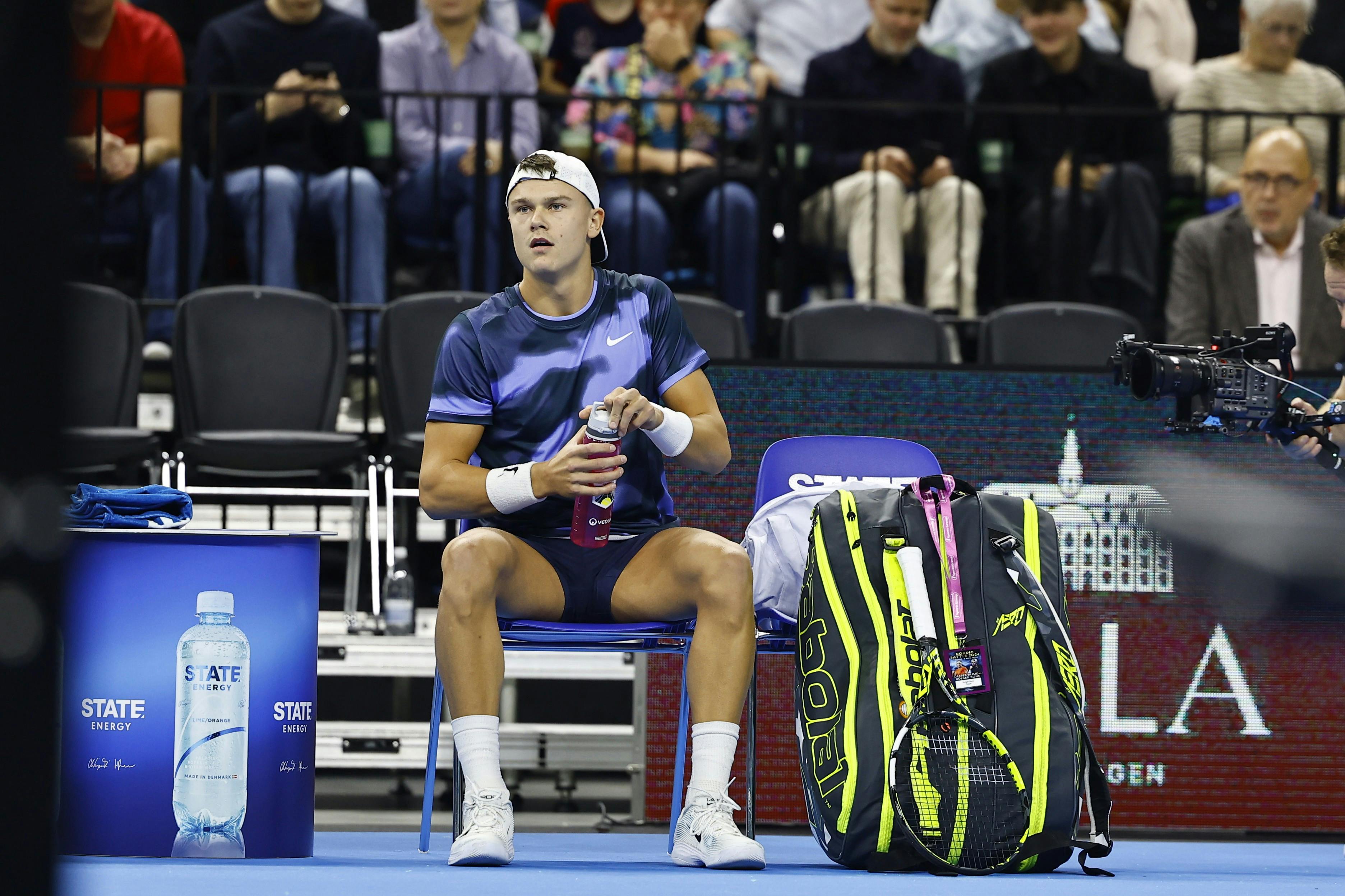 Holger Rune er allerede ude af ATP 500-turneringen i Rotterdam efter et nederlag i anden runde med cifrene 4-6, 1-6.