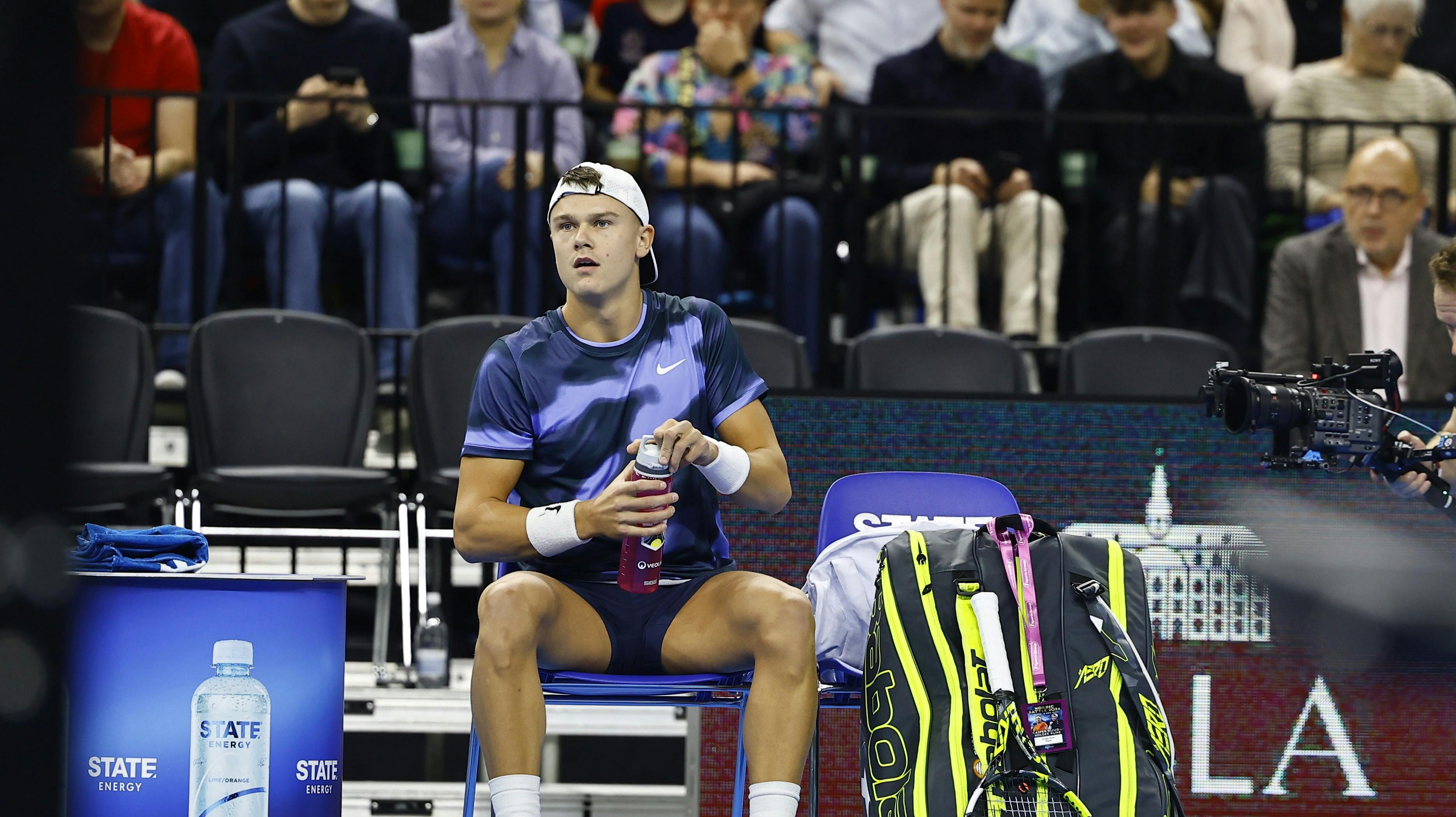 Holger Rune er allerede ude af ATP 500-turneringen i Rotterdam efter et nederlag i anden runde med cifrene 4-6, 1-6.