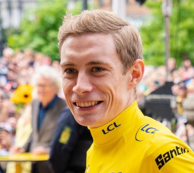 Det var i denne gule sag, mange gerne havde set Jonas Vingegaard på finaledagen af sidste års Tour de France.