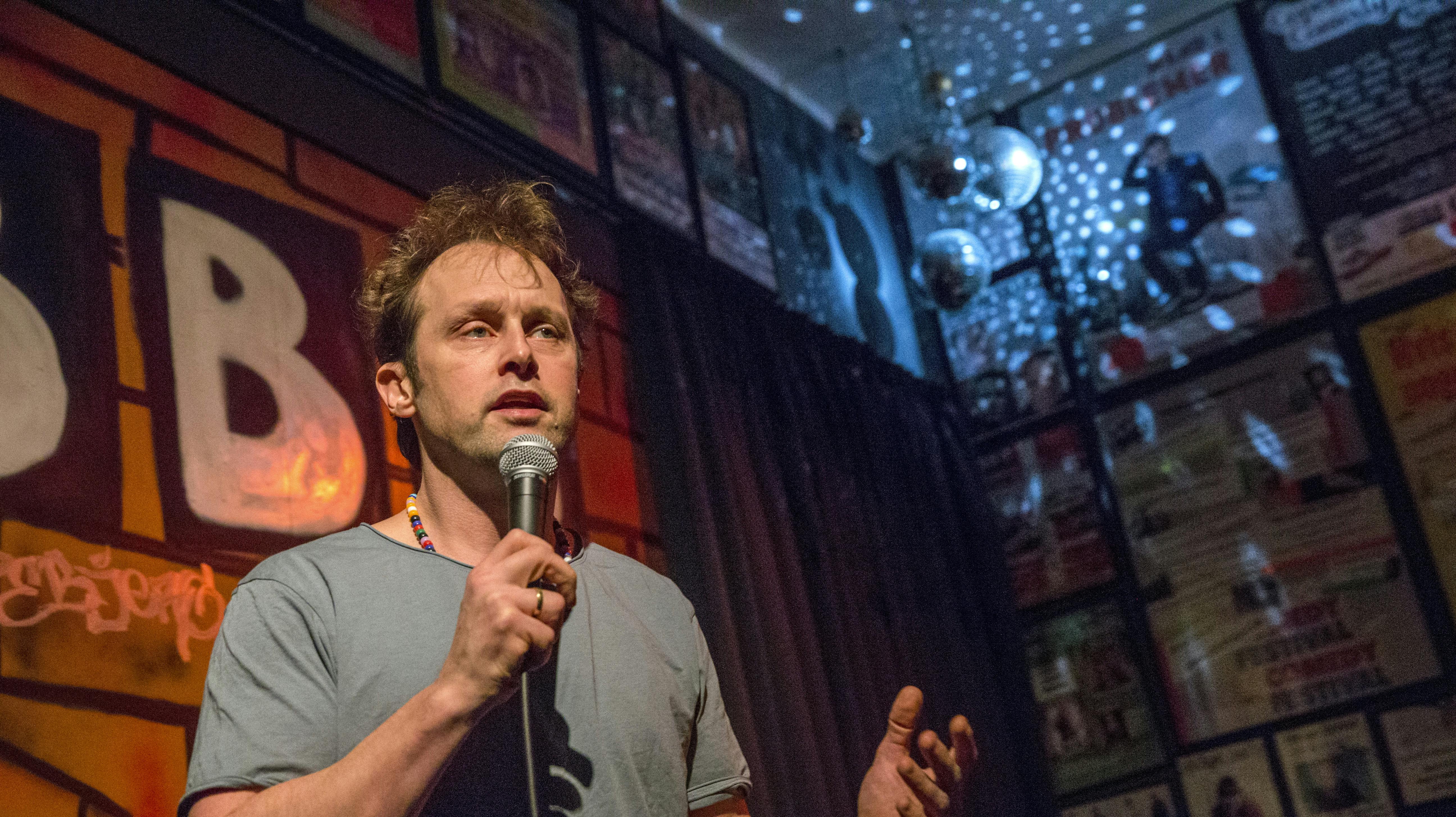 Interview med komiker Geo og journalist Thomas Skov i anledning af deres nye show ”Hva’ så nu?”.