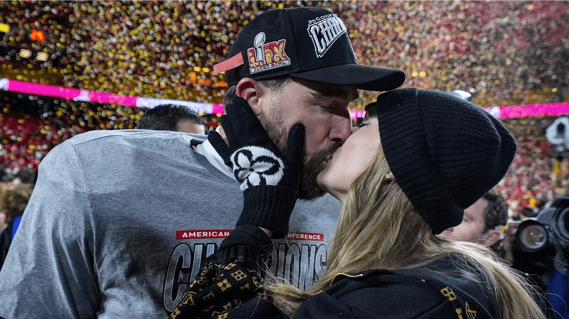 Travis Kelce og Taylor Swift da pladsen i Super Bowl blev sikret. 