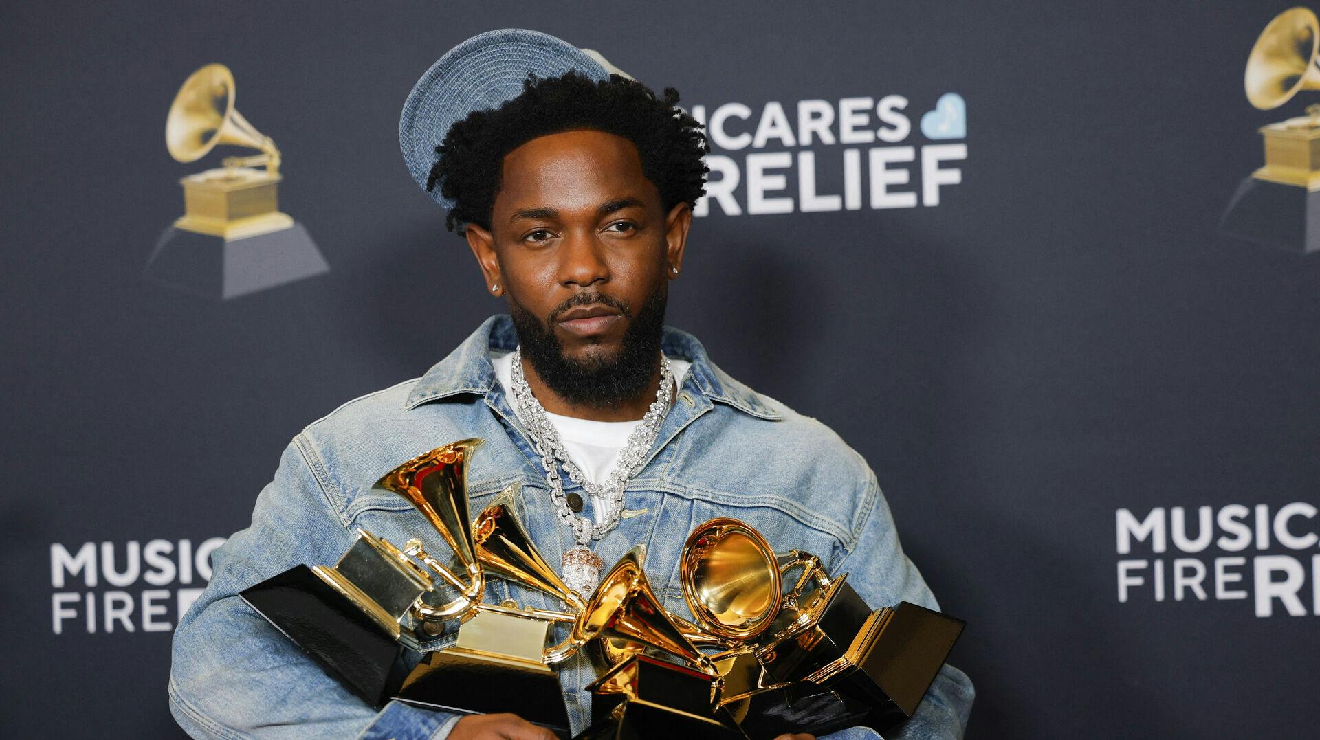 Kendrick Lamar spillede i nat til Super Bowl halftime showet.