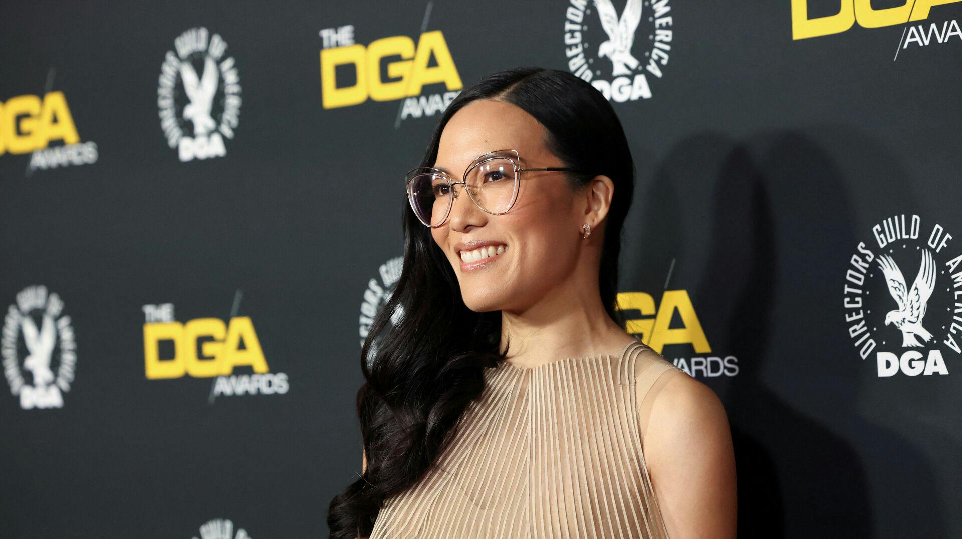 Ali Wong havde komikerkæresten med på rød løber.