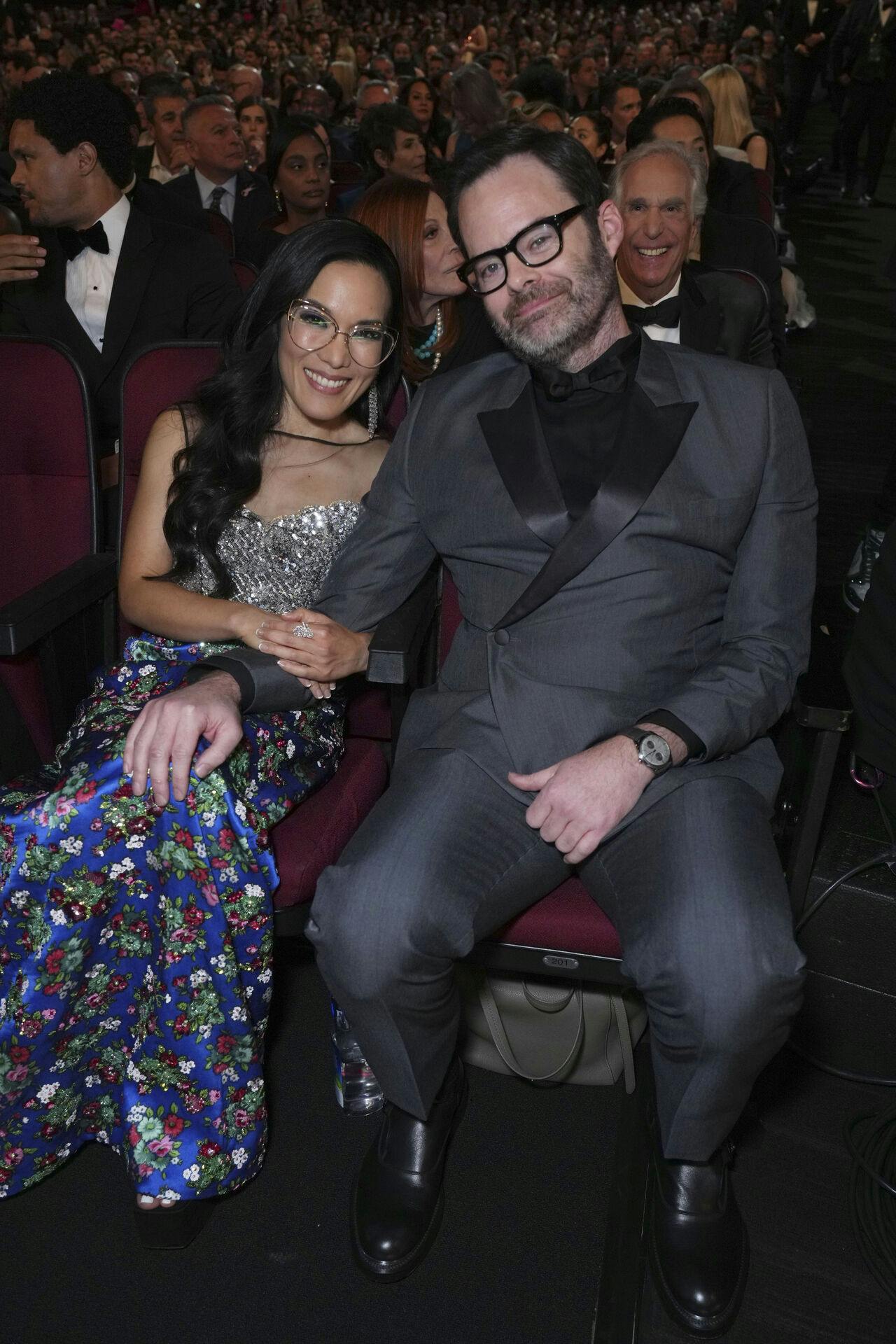 Ali Wong og Bill Hader side om side til Emmy-uddelingen sidste år.