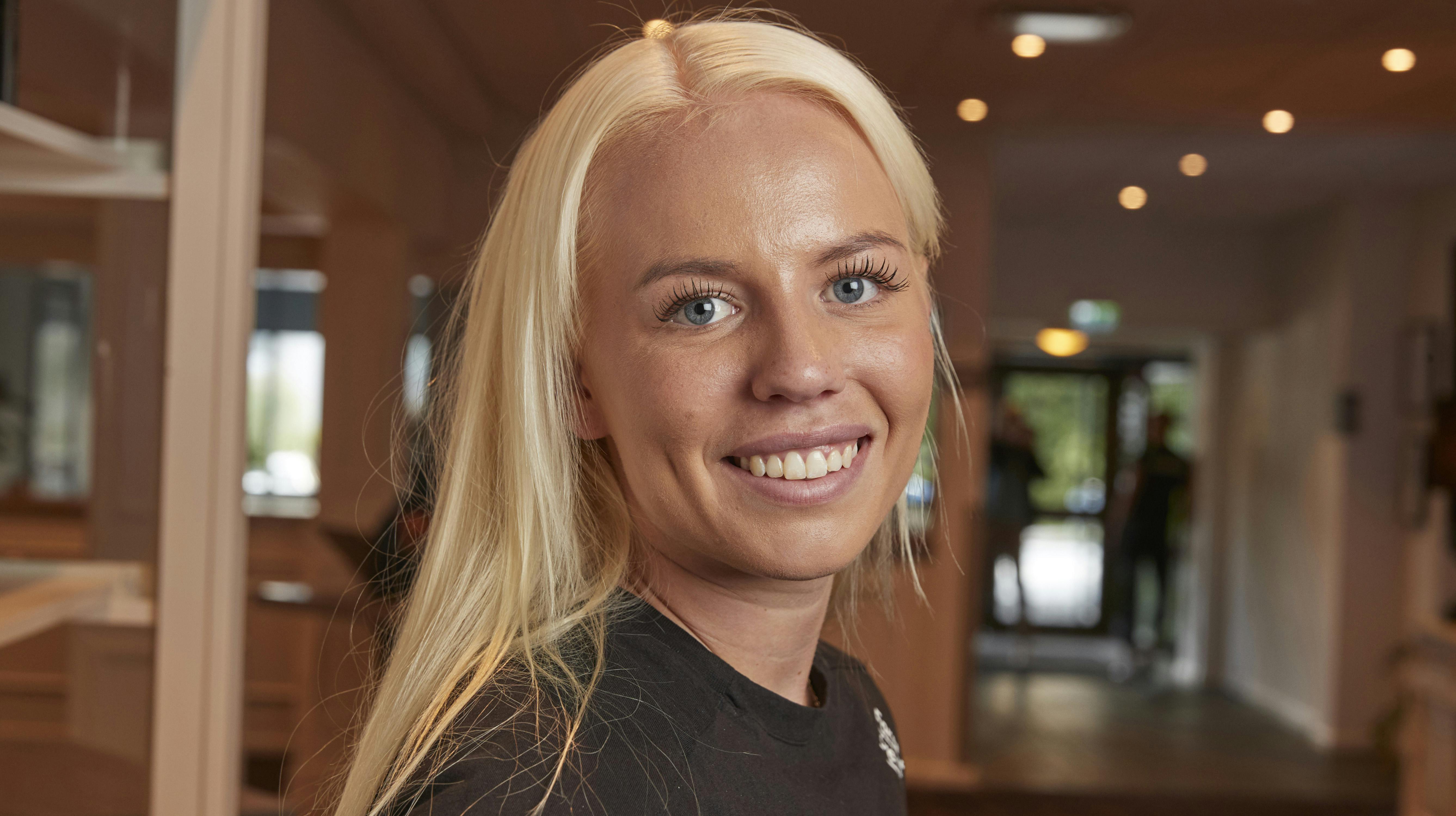 Sofie Svava flyttede i sommer fra Spanien til Frankrig. Her har hun for nylig fået en kæreste, som dog ikke har fransk pas, afslører hun over for SE og HØR.