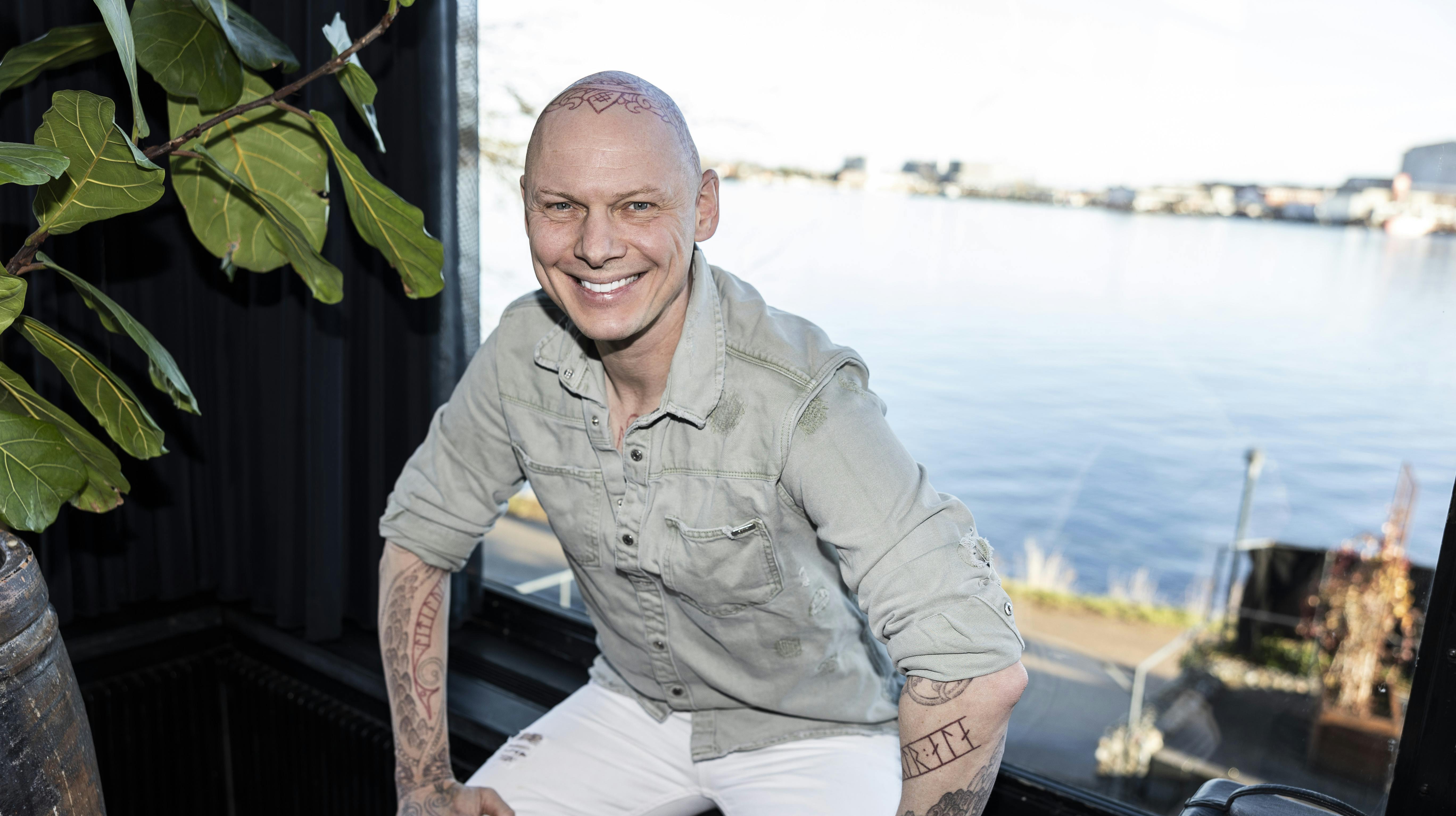 Jim Lyngvild er taknemmelig for at ryge i kælderen i "Spillet".