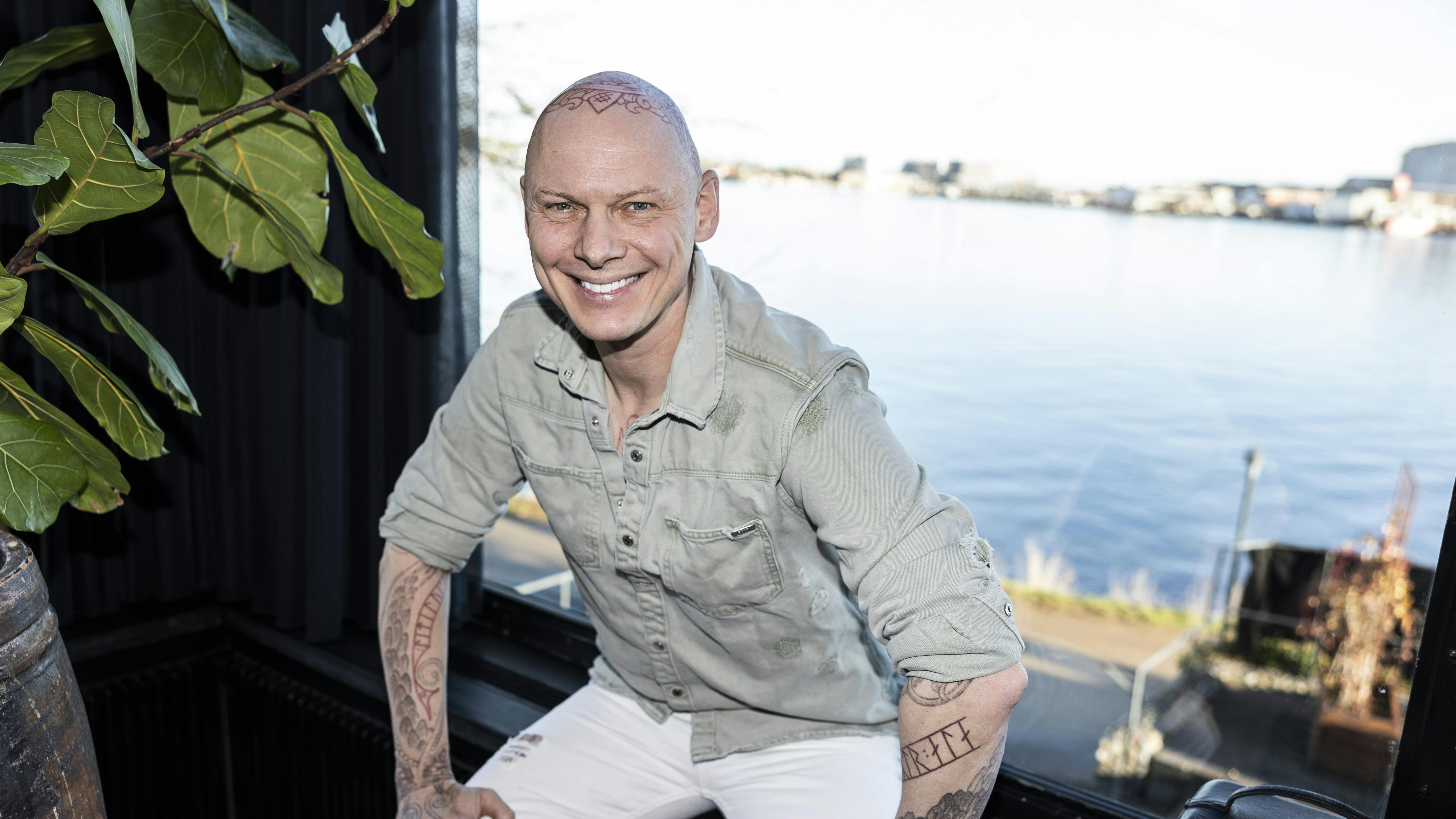 Jim Lyngvild er taknemmelig for at ryge i kælderen i "Spillet".