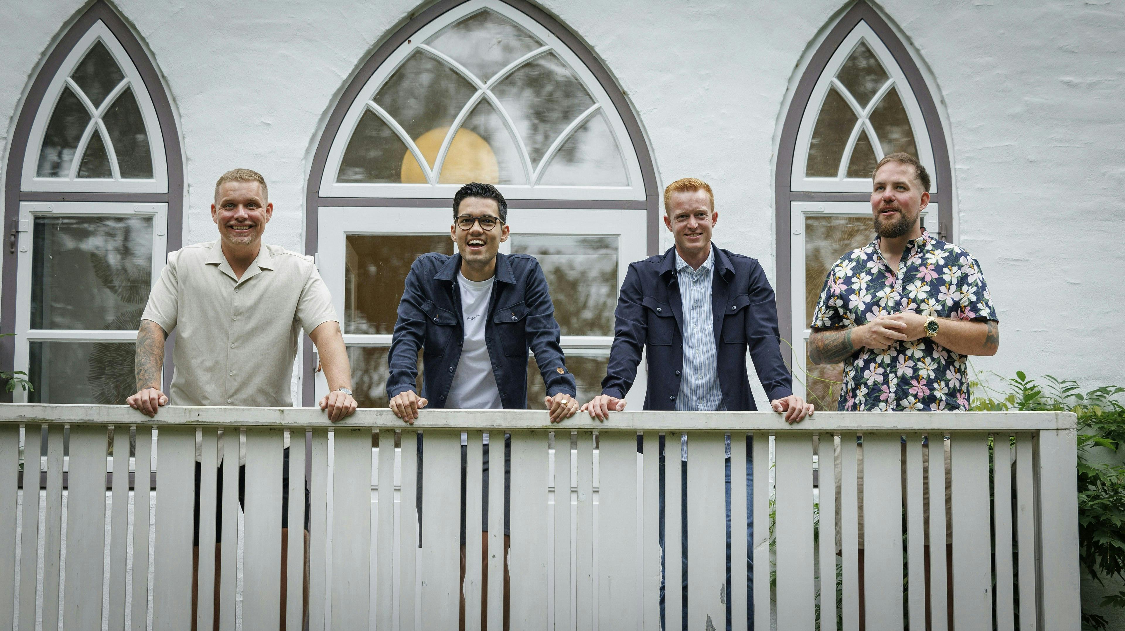 Det er Mads, Thomas M, Thomas G og Jonas, som søger kærligheden, der hvor kragerne vender.