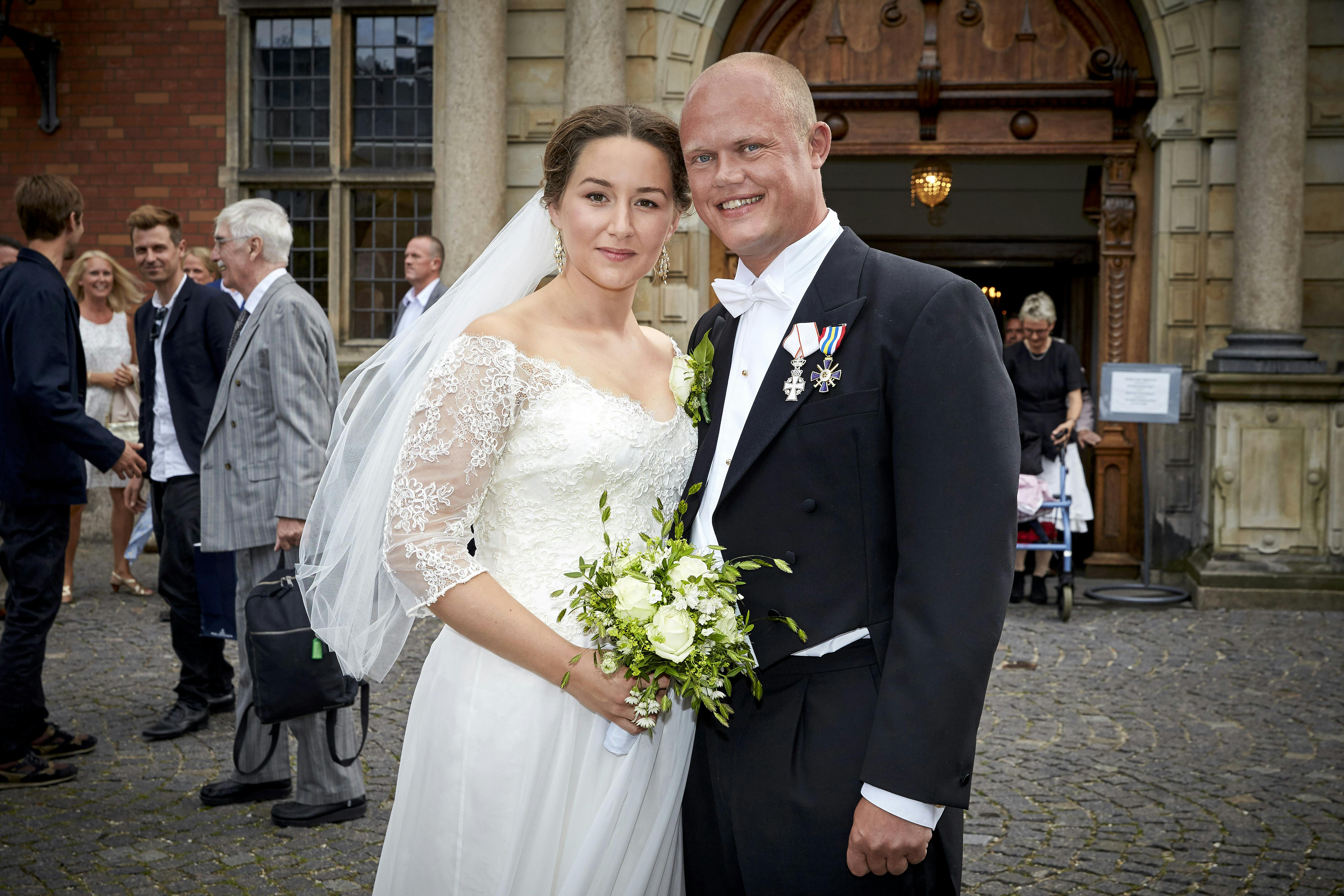 Forsvarsminister Peter Christensen og Josefine Kofoed bliver gift i Holmens Kirke i København den 06.08.2016. Ministre og folketingspolitikere familie og venner deltager i begivenheden, der efter vielsen også bød på kanalrundfart.