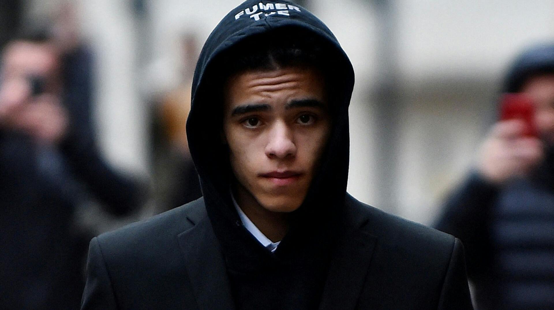 Mason Greenwood på vej fra retten i Manchester i november 2022. 