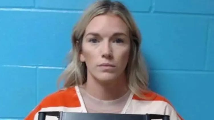 Molly Colleen Spears er under anklage for at have indledt et seksuelt forhold til en gymnasieelev, mens hun var drengens lærer. 