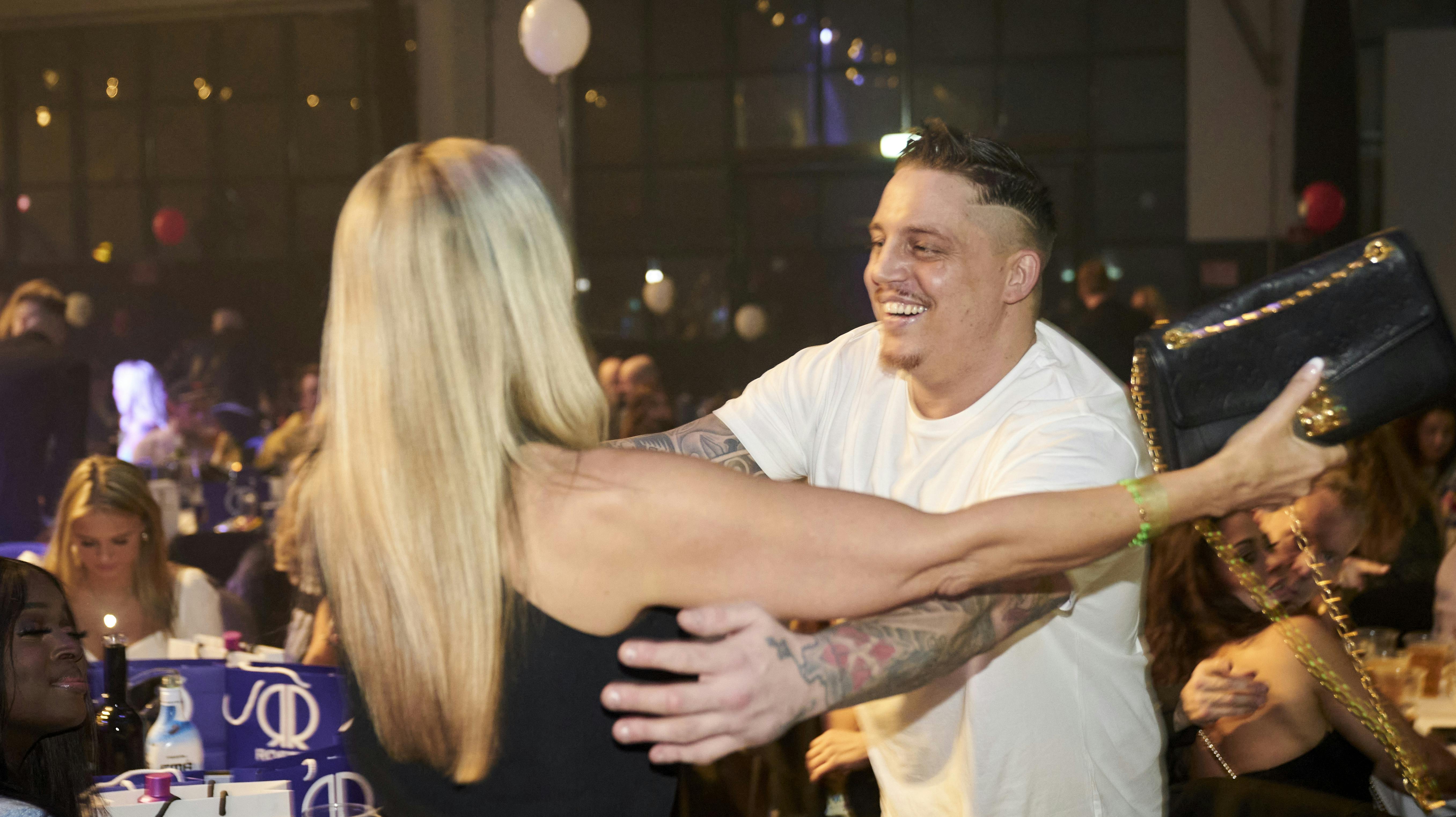 Nicki Bille i et lidt festligere lag for nogle år tilbage, hvor han var med til Reality Awards. Snart skal han en tur i Landsretten, hvor han vil forsøge at blive frikendt for røveri.