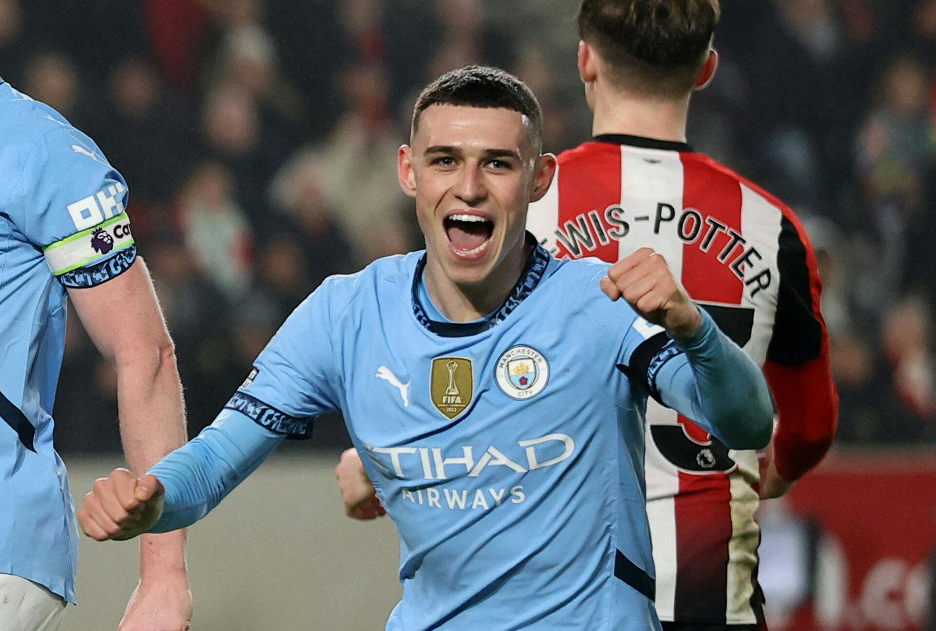 Phil Foden har al grund til at juble, hvis man skal tro The Sun. Manchester City-stjernen er nemlig umiddelbart blevet forlovet med kæresten Rebecca Cooke.