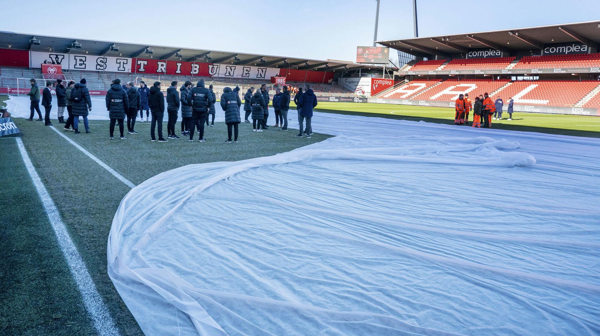 For meget frost på banen i Aalborg betyder, at kampen mellem AaB og FC Nordsjælland er blevet udsat.