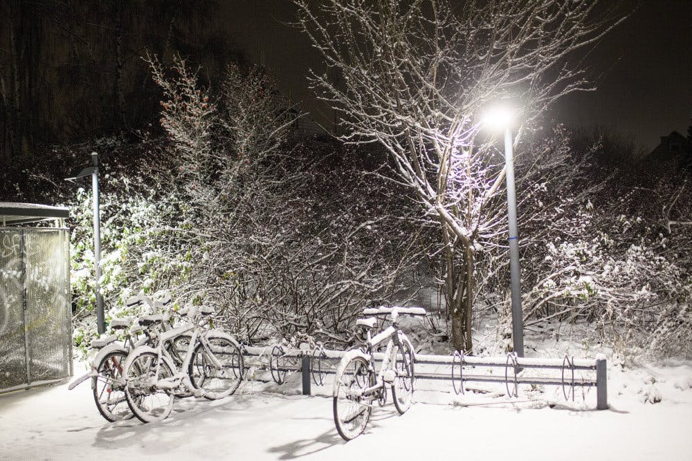 Der faldt i løbet af lørdagen sne flere steder i landet. De fleste steder blev dækket af et par centimeter, men blandt andet Nordjylland fik op mod fem centimeter. (Arkivfoto).&nbsp;&nbsp;
