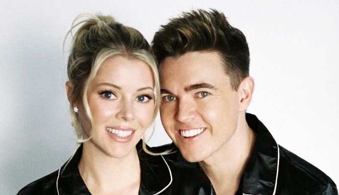 Jesse McCartney og Katie Peterson skal være forældre. Det afslører de på Instagram.