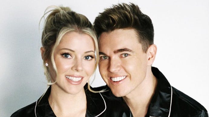 Jesse McCartney og Katie Peterson skal være forældre. Det afslører de på Instagram.
