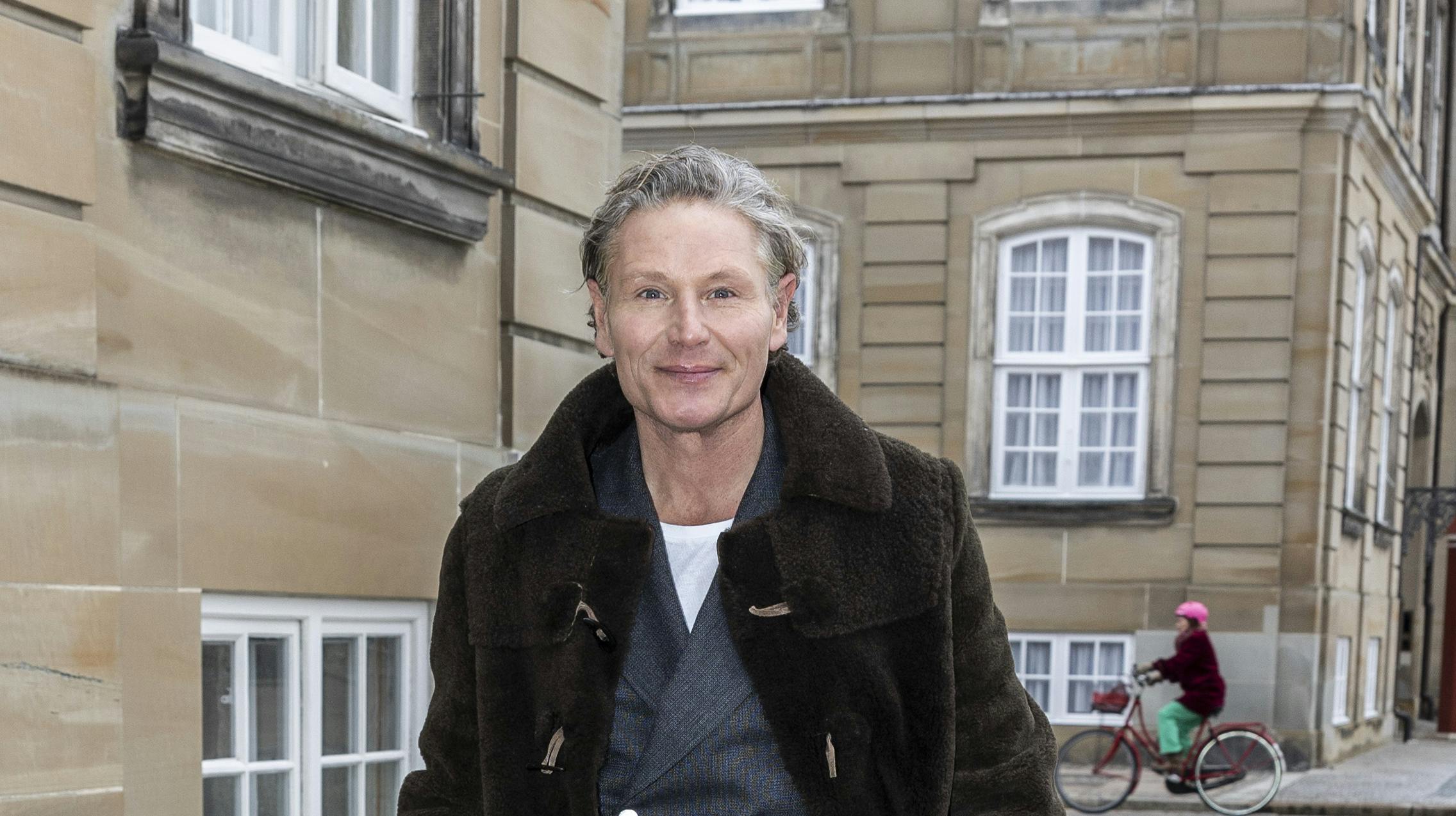 – Jeg tænkte: ”Pokkers!”. Jeg kunne godt mærke, hvor det bar hen, siger Jesper Høvring, 50, om sin reaktion, da han kom galt af sted til træning. 