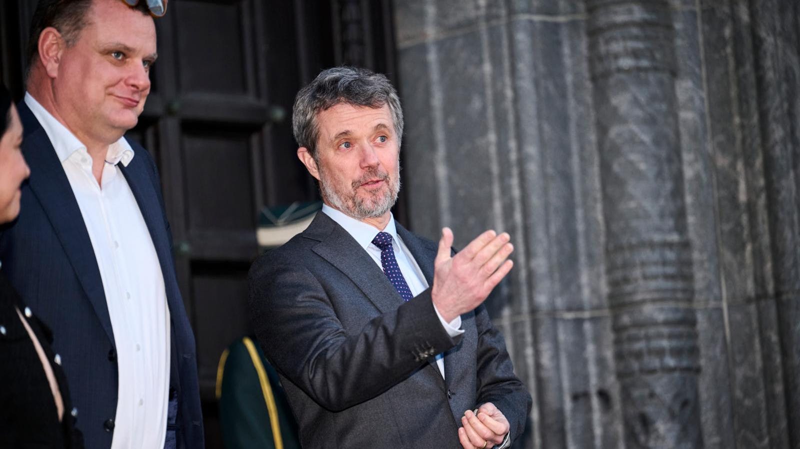 Kongen er henover weekenden på privat ophold i udlandet. 