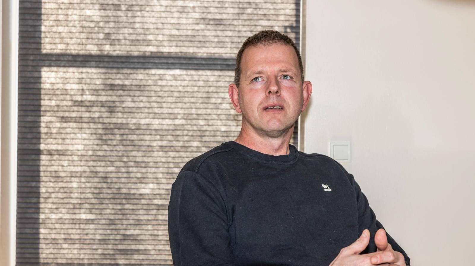 Simon Larsen, 46, er blevet truet med indberetninger om hans plejebarn.