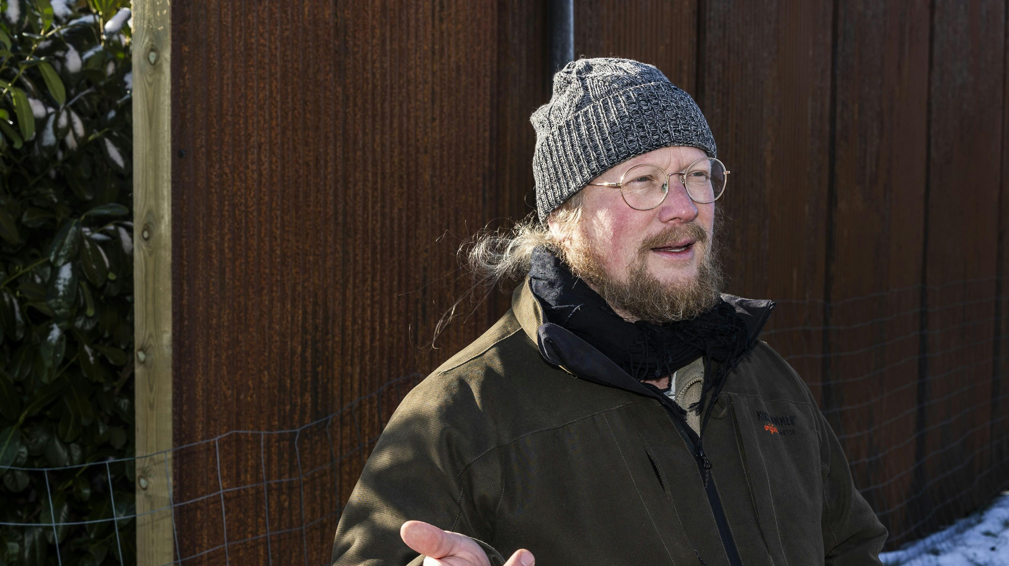 44-årige Markus Hvass lover flere ”happenings” i kampen mod sin nabo, når minigolfsæsonen atter åbner.