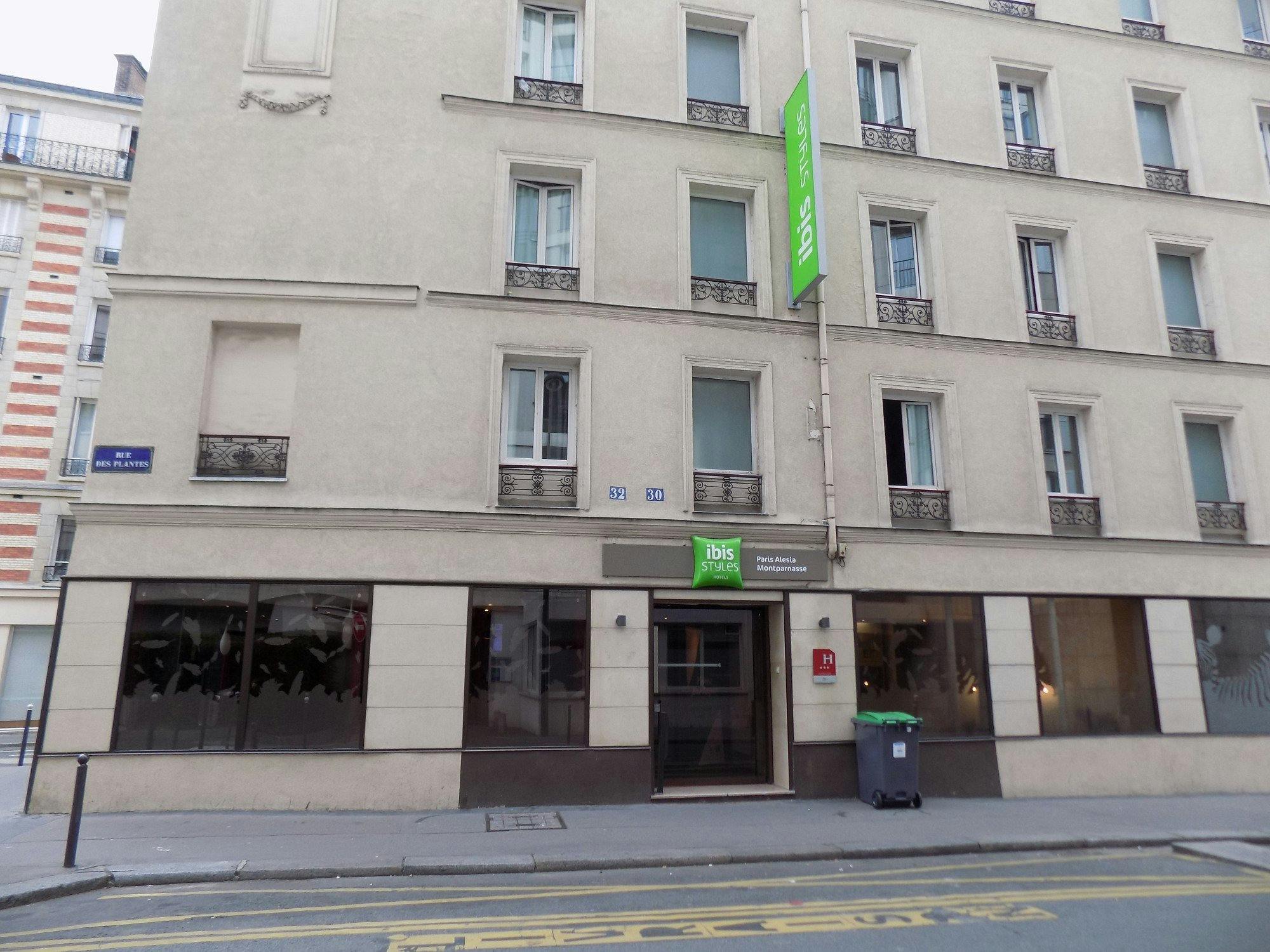 Det nyfødte barn blev angiveligt kastet ud fra 2. sal af dette hotel i Paris.&nbsp;