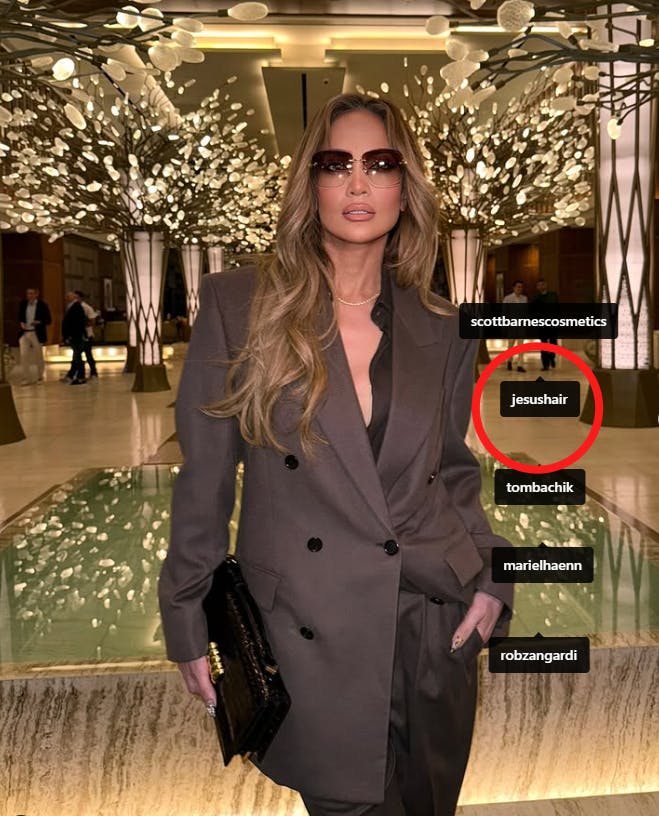 Jennifer Lopez har tagget Jesus i sit opslag fra Dubai.