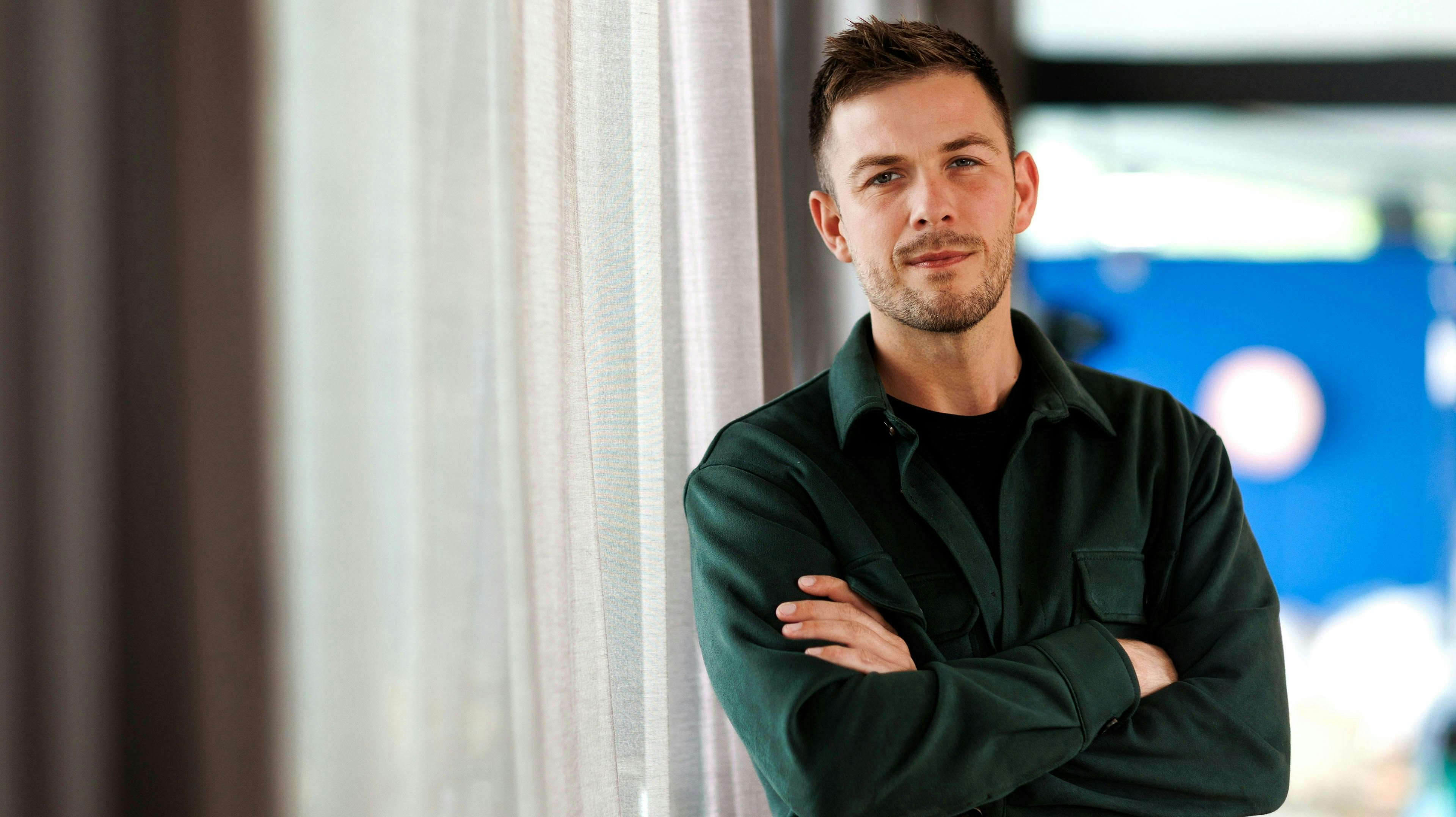 Oliver Stanescu mistede sin mor som 17-årig, og fem år senere blev han diagnosticeret med sklerose. 