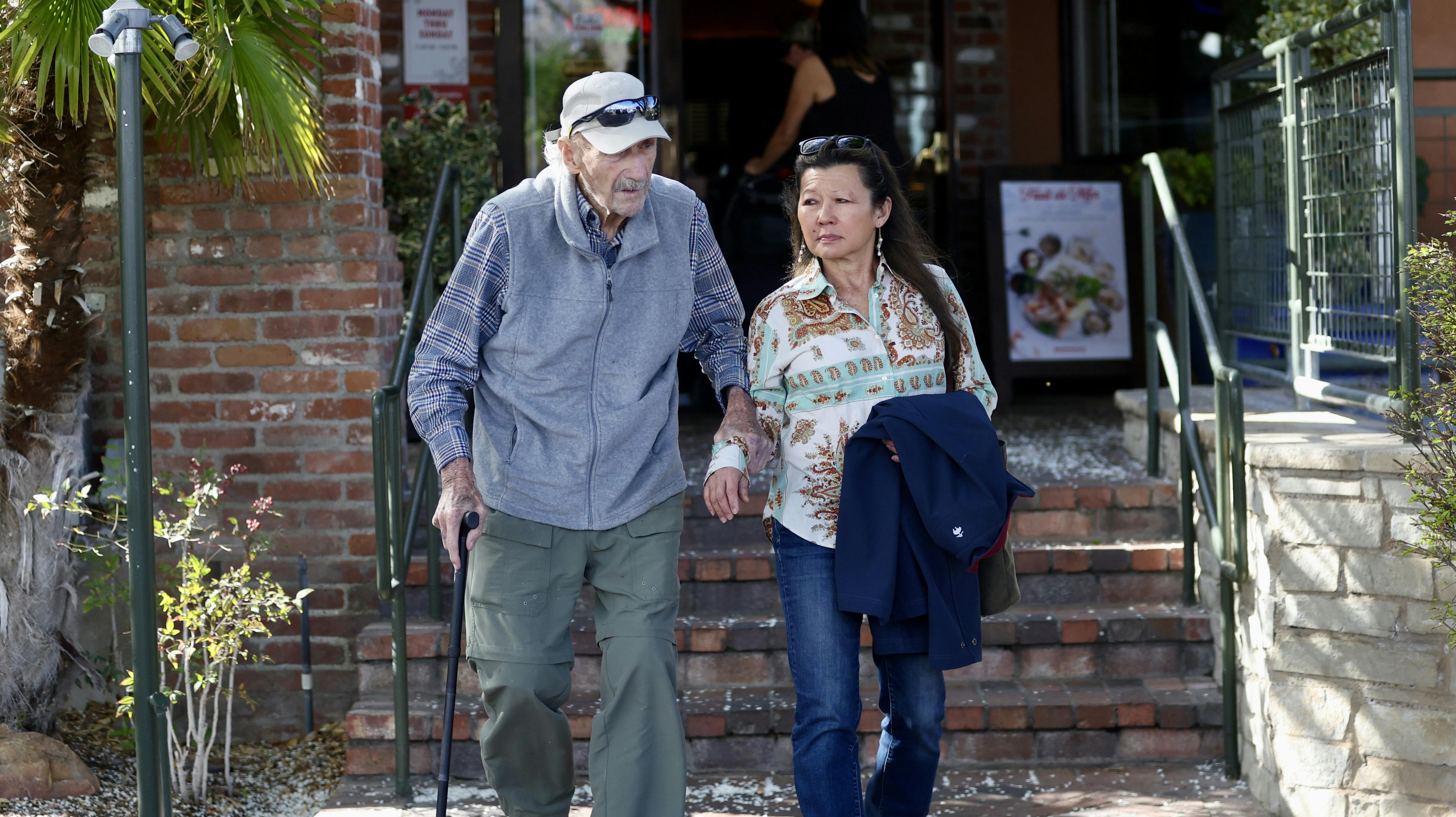Skuespilleren og hans hustru, Betsy Arakawa, blev sjældent set sammen i offentligheden.