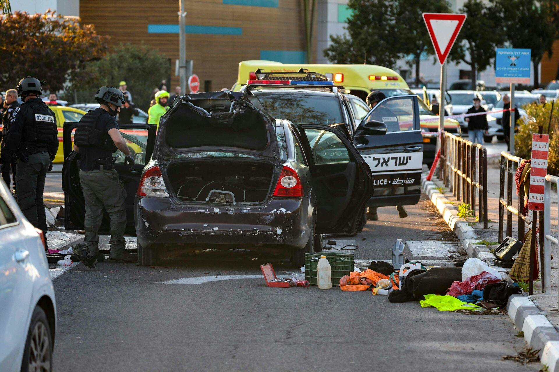 Adskillige er blevet såret, efter at fodgængere er blevet påkørt af et køretøj i det nordlige Israel torsdag.