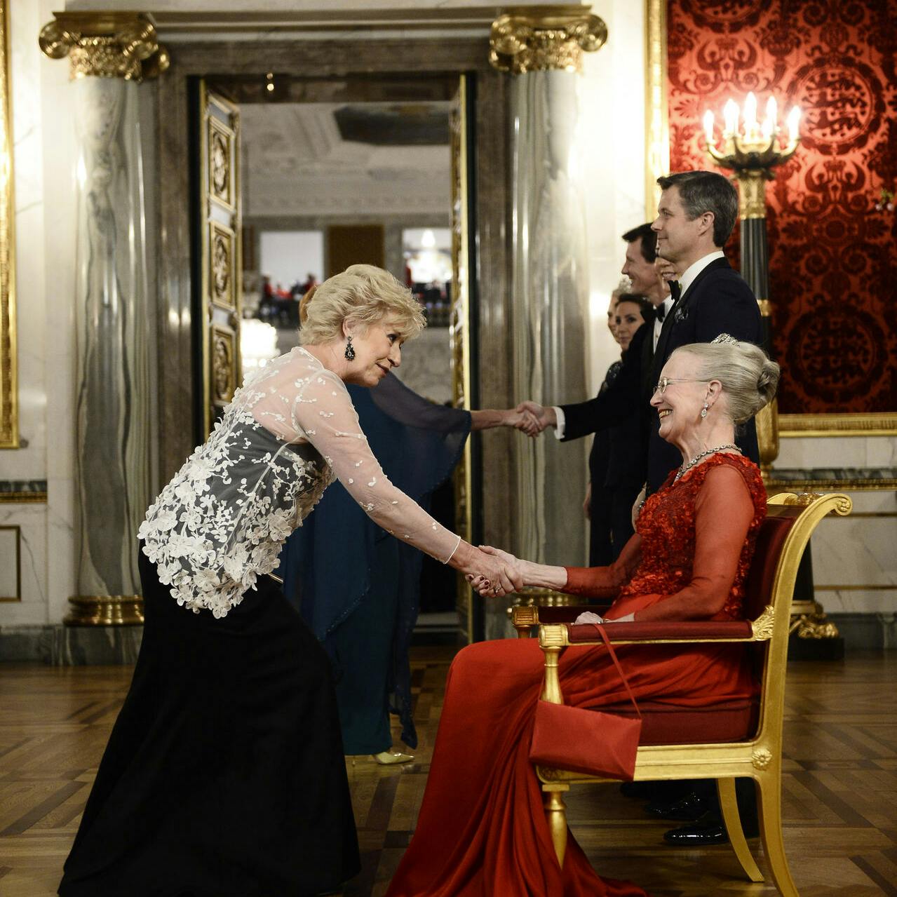 Birthe Kjær deltog i aftenselskabet for kunst og kultur på Christiansborg Slot tirsdag den 15. marts 2016, som er senest, det blev holdt. Men Mary og Frede har andre planer med den prestigefyldte festaften end Margrethe.