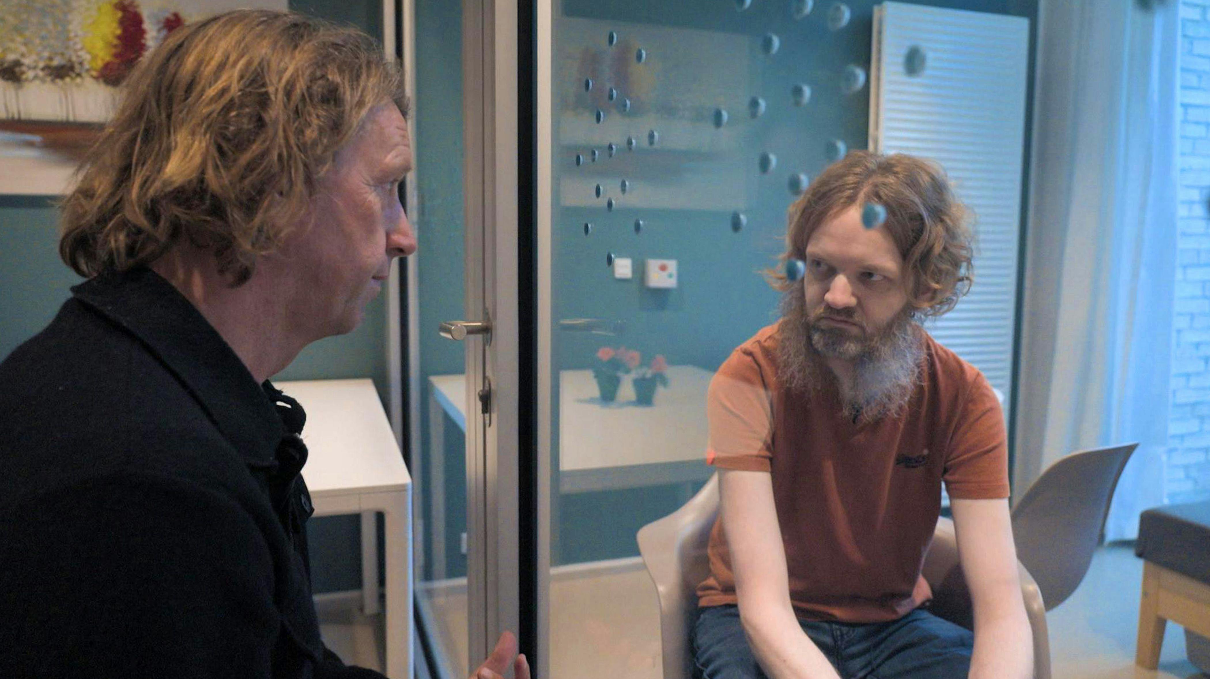 Andreas udtrykte i tredje afsnit DR-programmet "Sikringen", at han er placeret det forkerte sted. Han er anbragt på Sikringsafdelingen i Slagelse, som har plads til 40 af landets farligste kriminelle, som er blevet erklæret sindssyge i gerningsøjeblikk