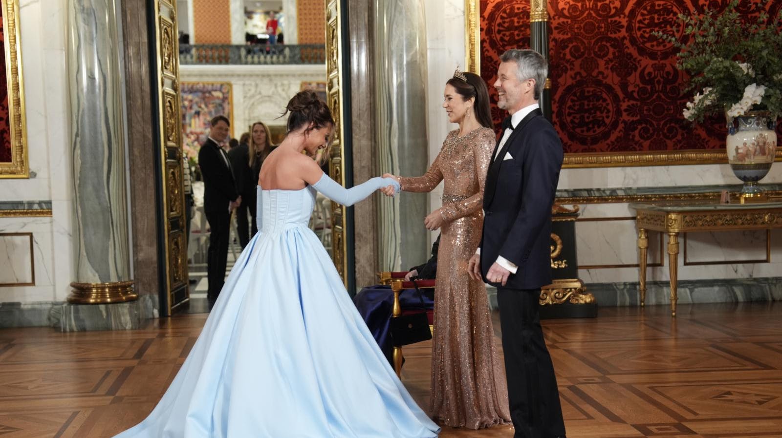 Tessa tog turen udenom pressen.