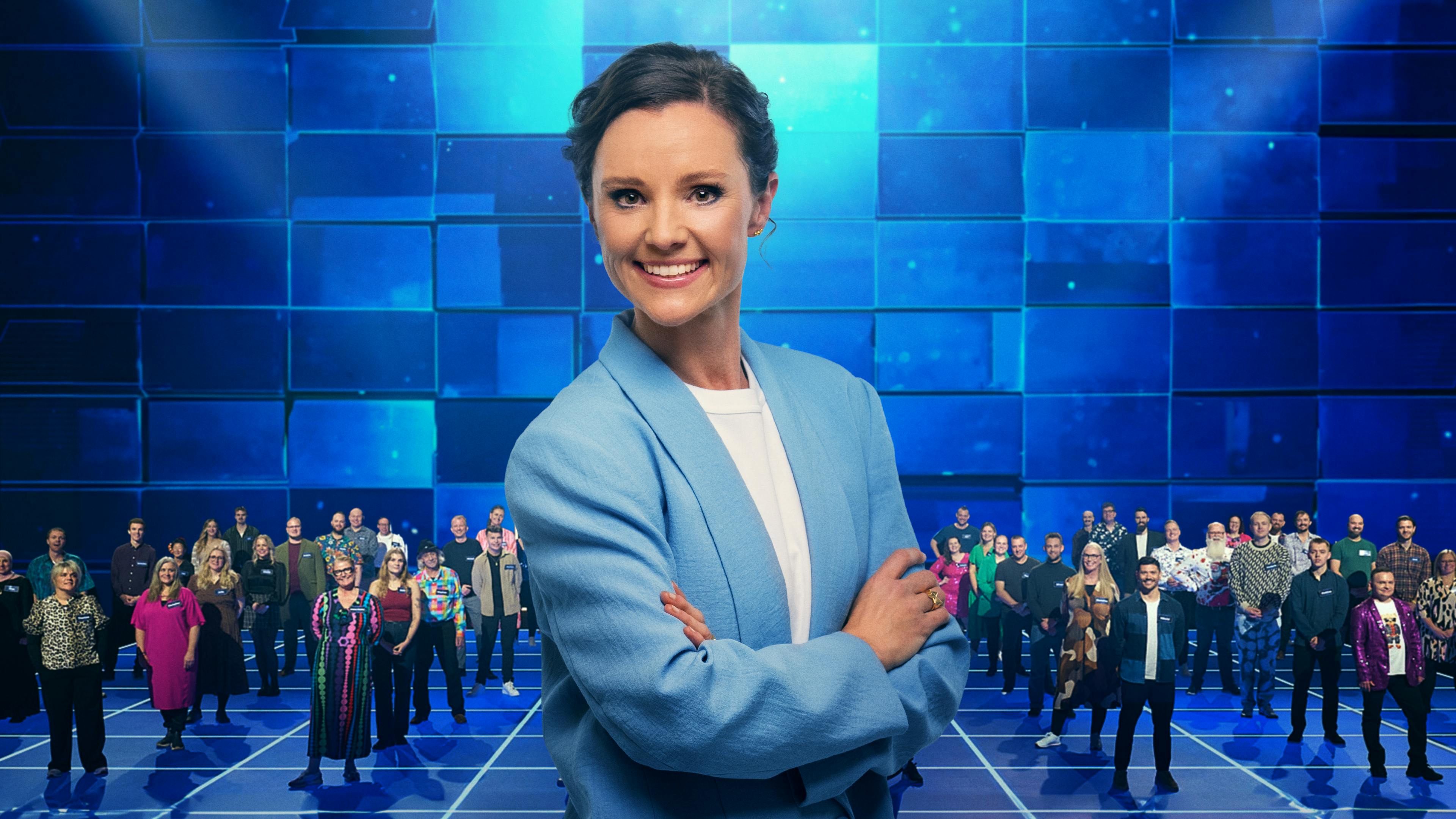 Lise Rønne er vært på 'Feltet - Danmarks største quizkamp'.