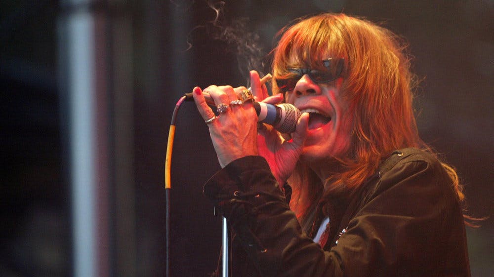David Johansen var forsanger i punkbandet New York Dolls. Fredag er han død i en alder af 75 år efter en kræftsygdom.