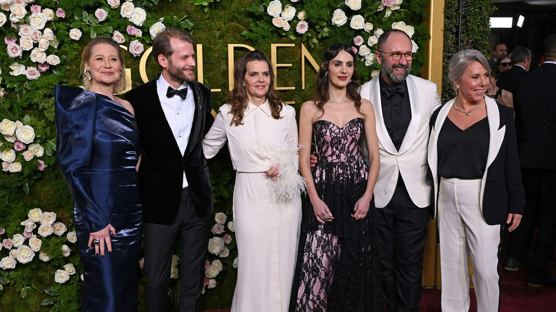 Her ses holdet under Golden Globes i januar. Fra venstre er det Trine Dyrholm (i dansk design!!), instruktøren Magnus von Horn, filmproducenterne Malene Blenkov og Deborah Bayer Marlow samt skuespilleren Vic Carmen Sonne og producenten Mariusz Wlodarski.