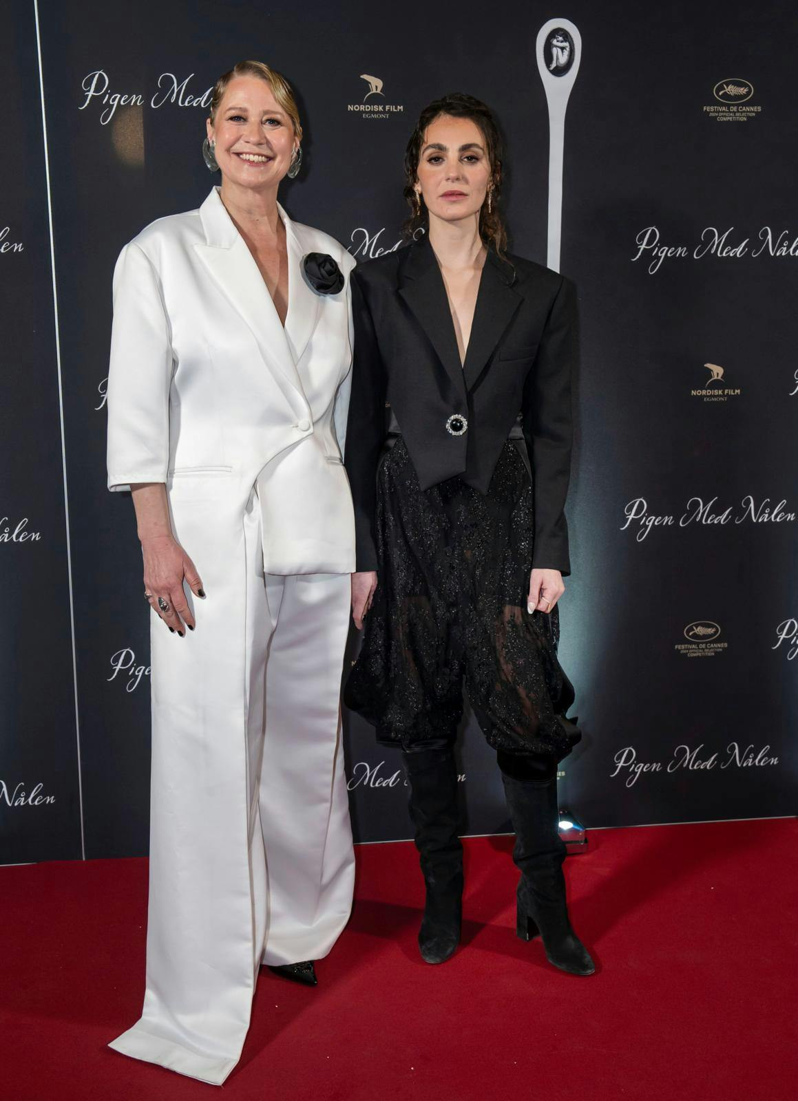 Trine Dyrholm og Vic Carmen Sonne måtte sammen med resten af holdet bag "Pigen med nålen" drage tomhændet hjem efter festen. Prisen gik i stedet til den brasilianske film "I'm still here".