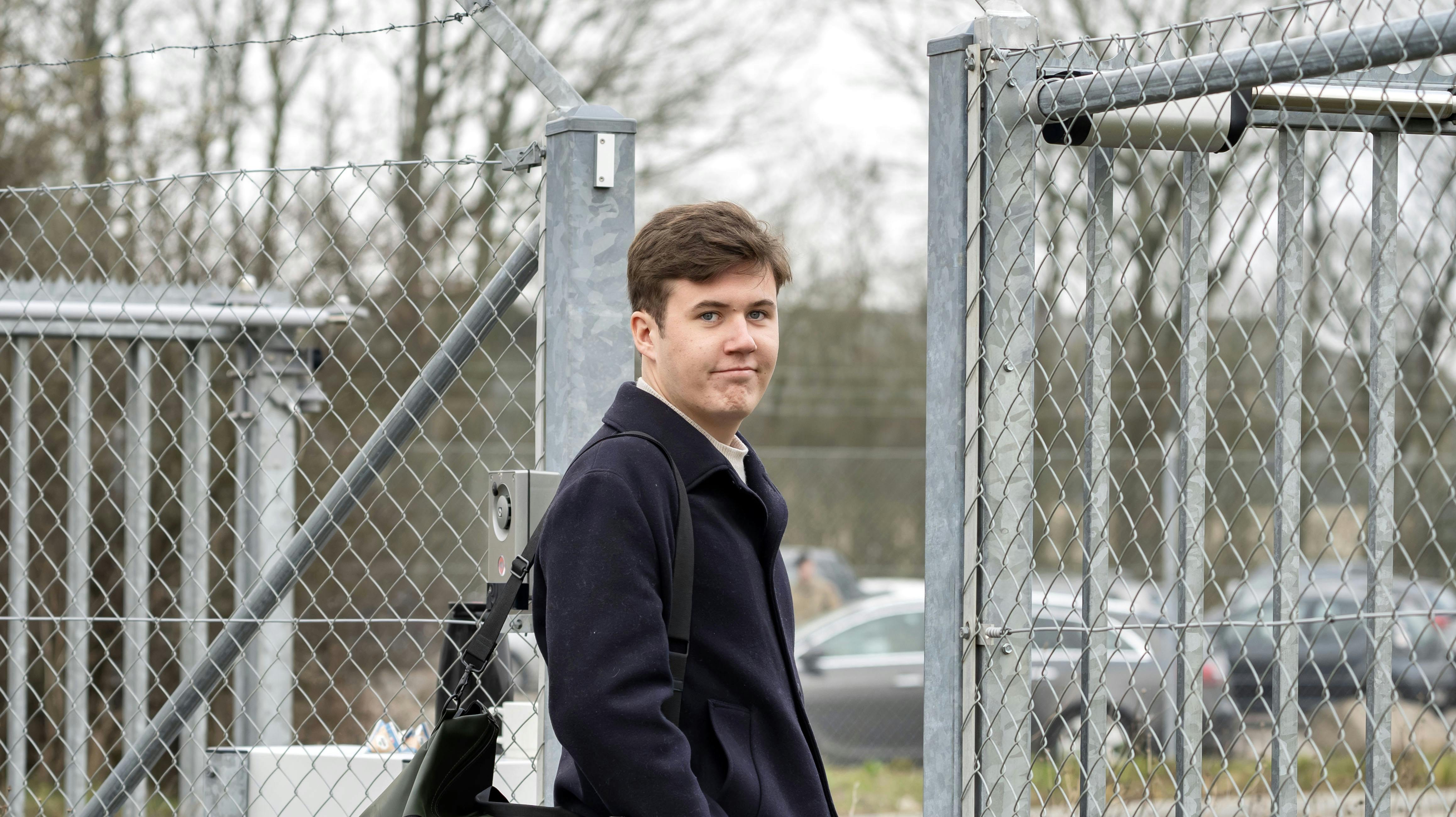 Kronprins Christian agerer atter regent, mens han aftjener sin værnepligt.