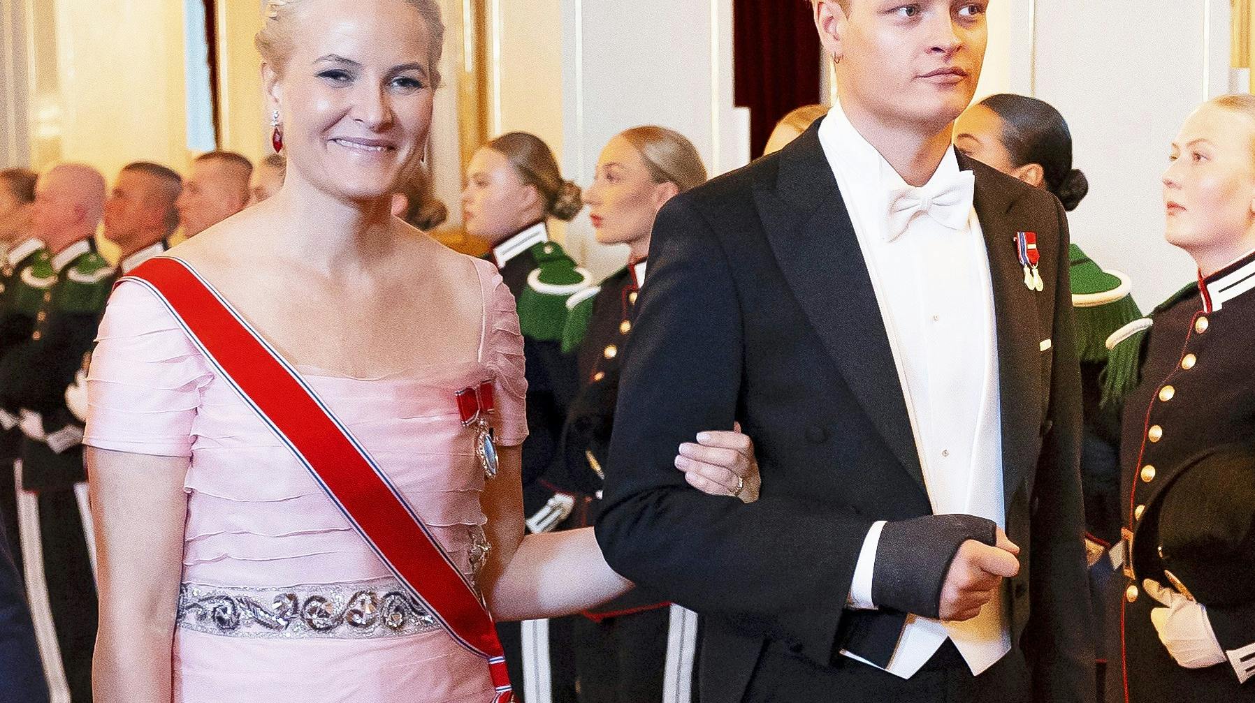 Mette-Marit med sønnen Marius Borg Høiby.