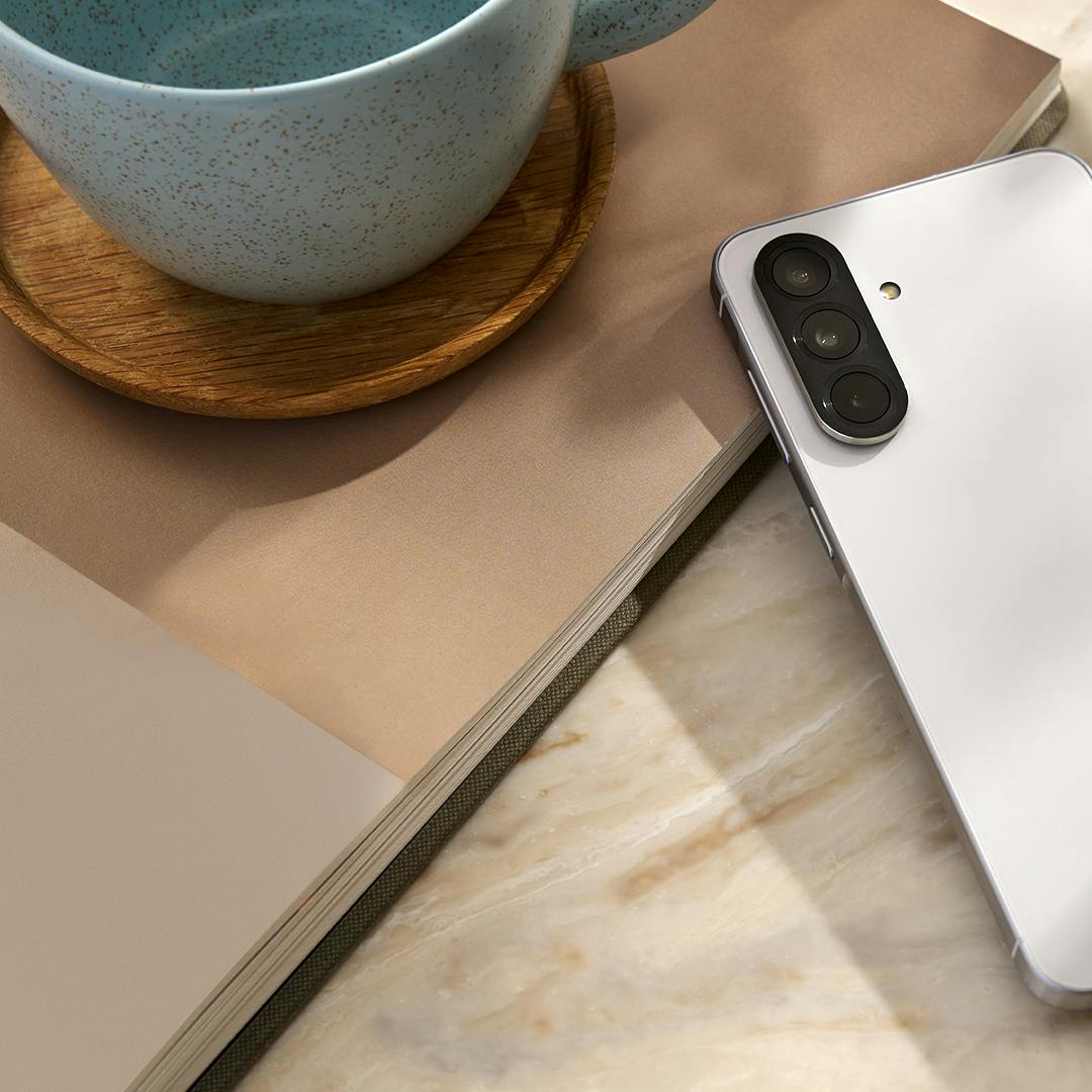 Design og byggekvalitet minder om noget, som er markant dyrere. Det var også det indtryk, SE og HØR fik, da vi forleden så telefonerne for første gang.