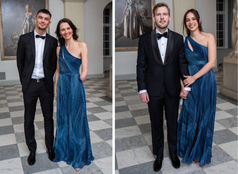 Både taekwondoudøver og PL-atlet Lisa Kjær og Natalie Therese Mahoney, der fulgtes med E-sportsudøver Andreas Franck Nielsen, havde iført sig en smuk blå kjole med changerende farver. &nbsp;