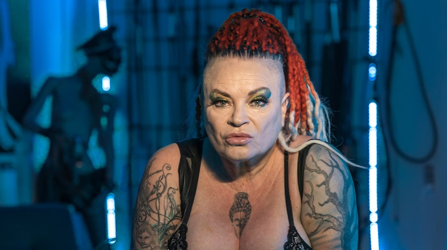 Ja, der er ingen tvivl om, at danske Dominas Darks speciale er sort sex, men nu udvider hun sit repertoire.