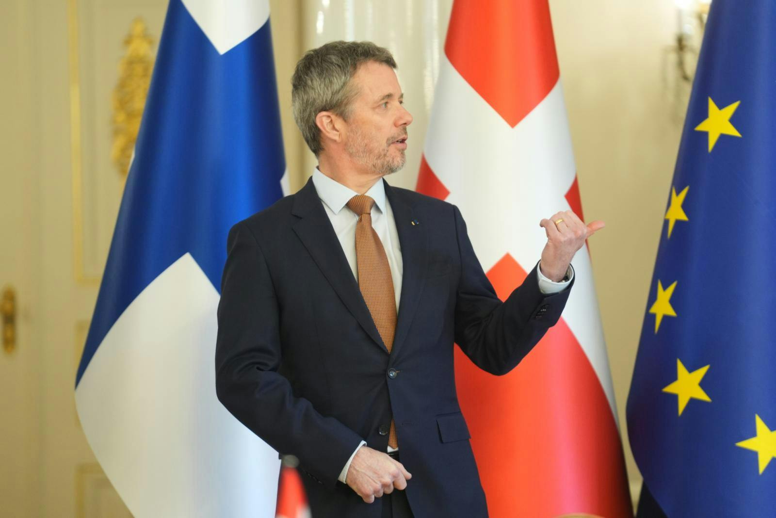 Verden står i skyggen af krig - og det kan også give Danmark alvorlig problemer, erkender kongen.